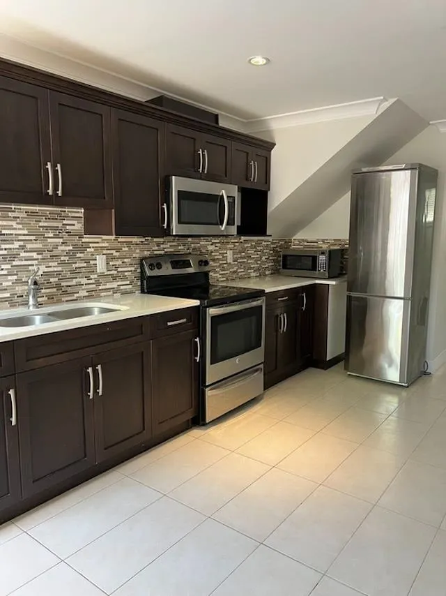 Semi-basement 5359 Irving Street