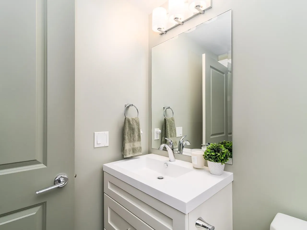 1506 2180 Gladwin Road