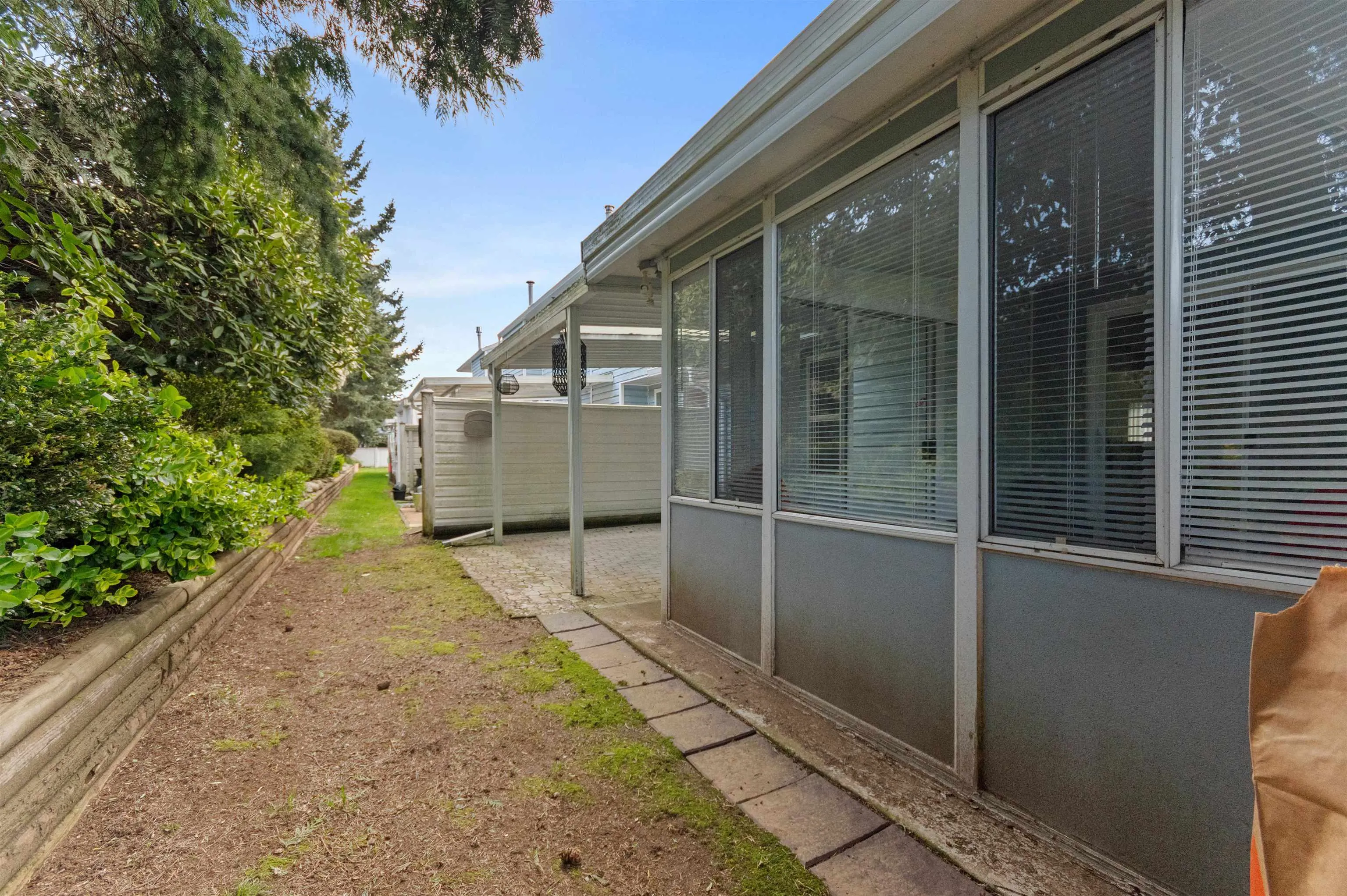 20 3292 Vernon Terrace
