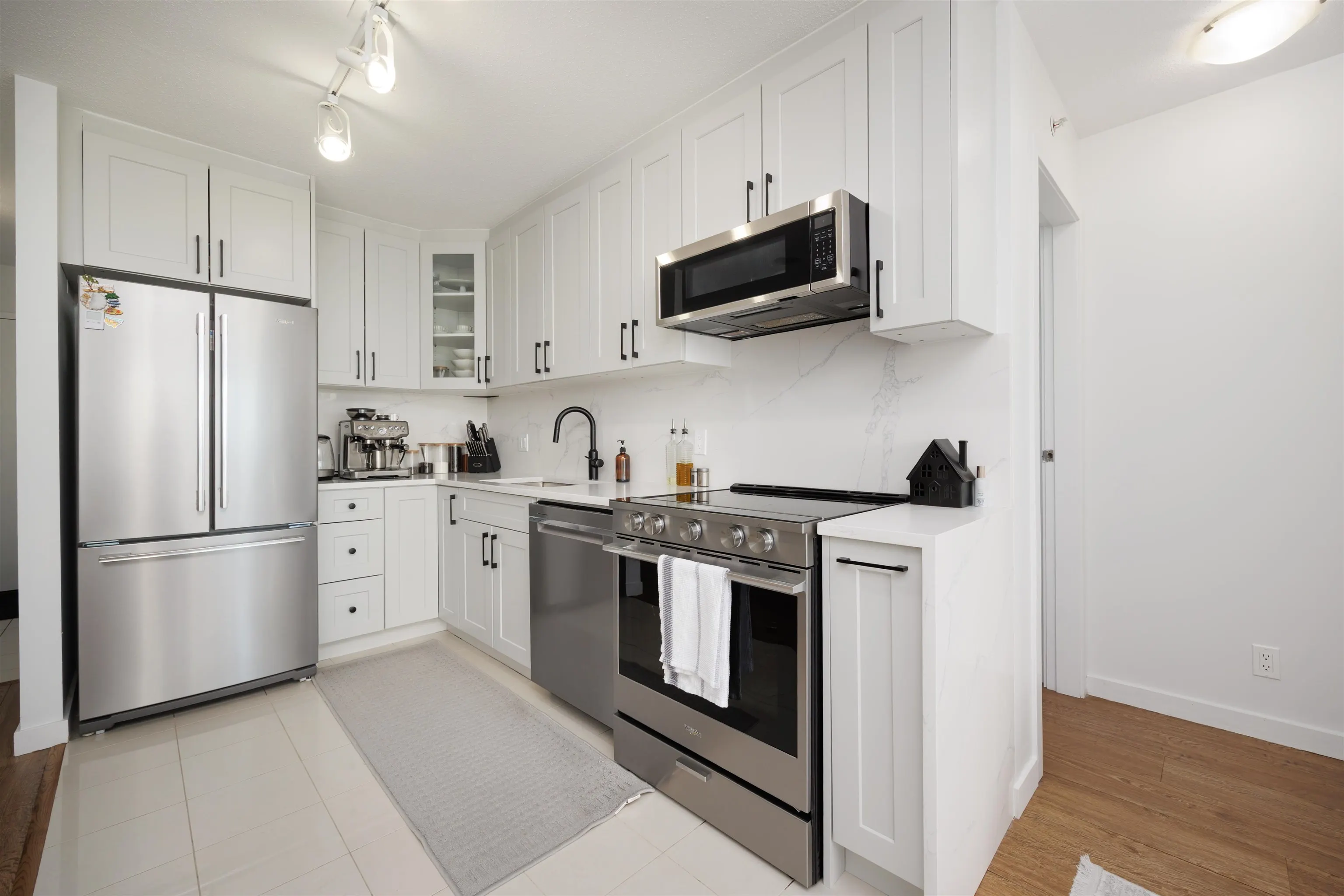 2207 13618 100 Avenue