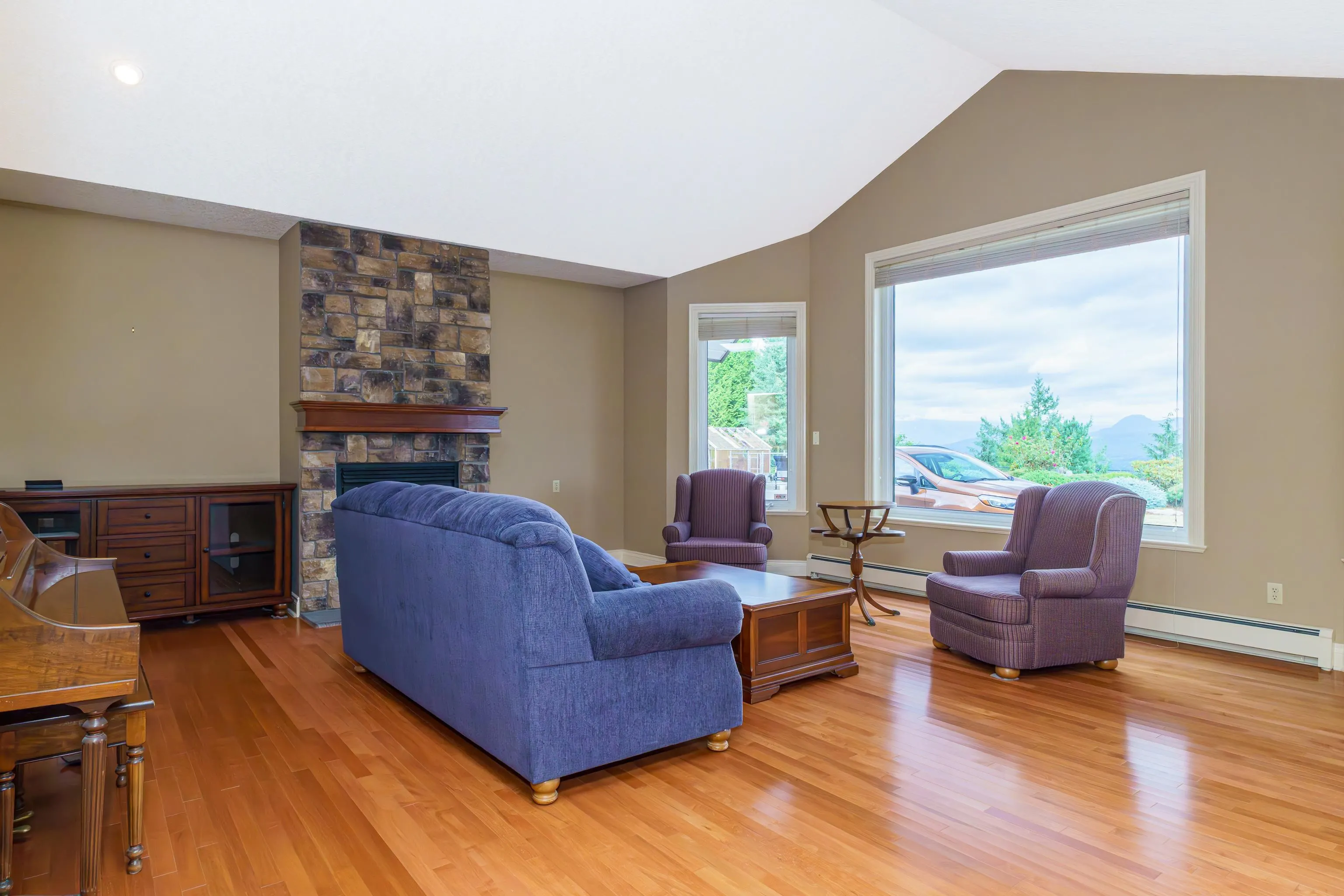 10270 Rolley Crescent
