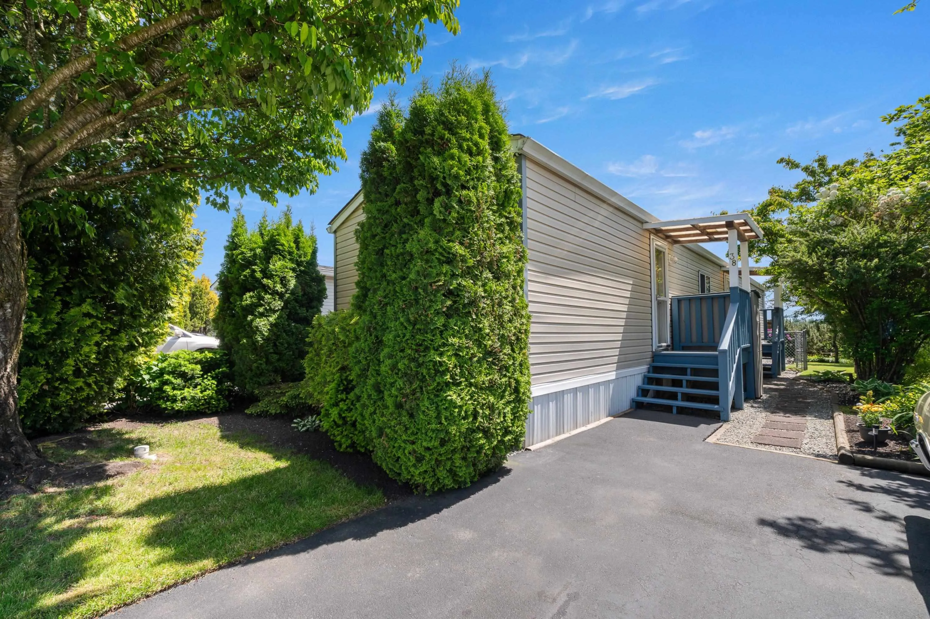 38 41168 Lougheed Highway