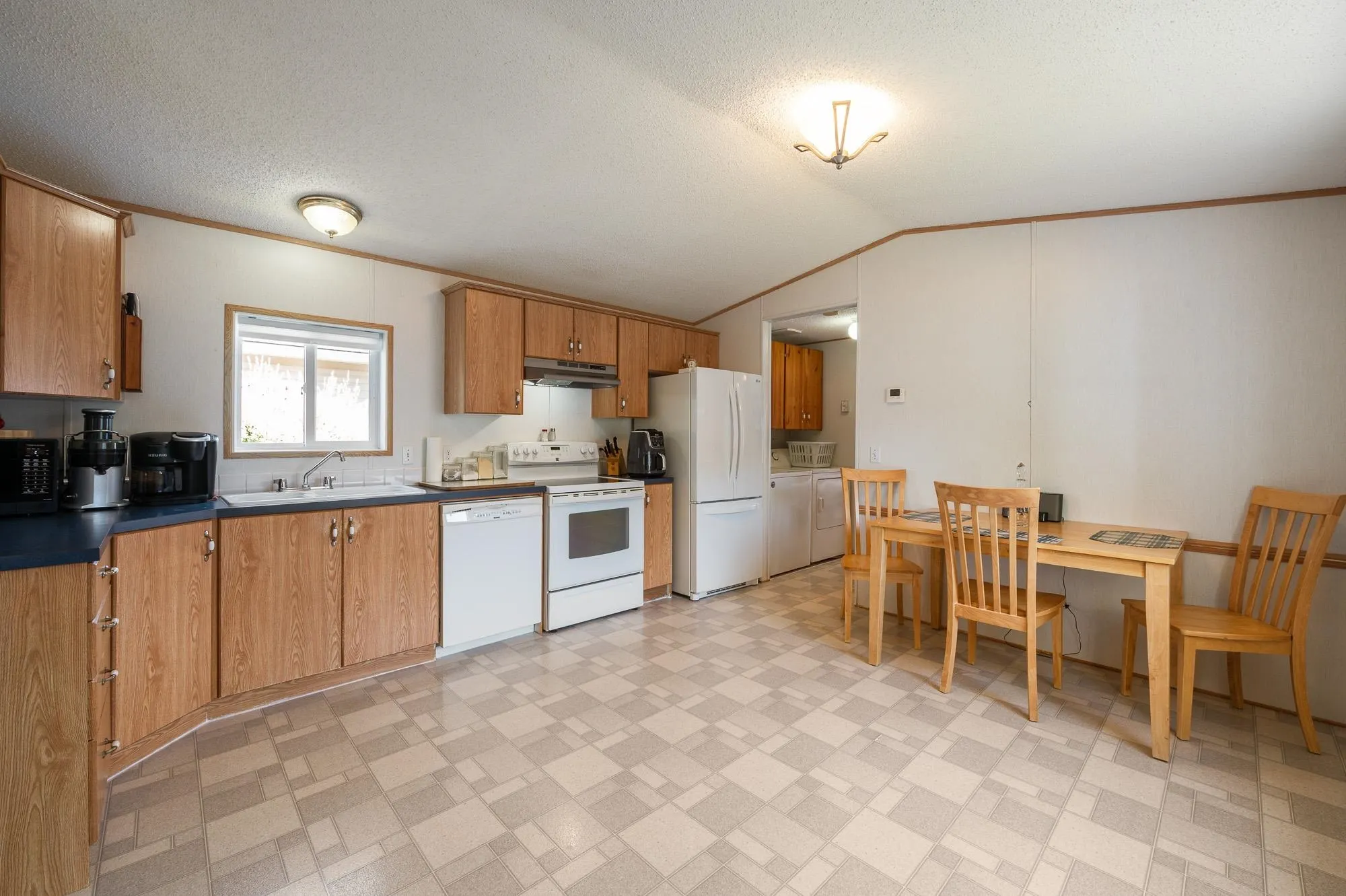 38 41168 Lougheed Highway