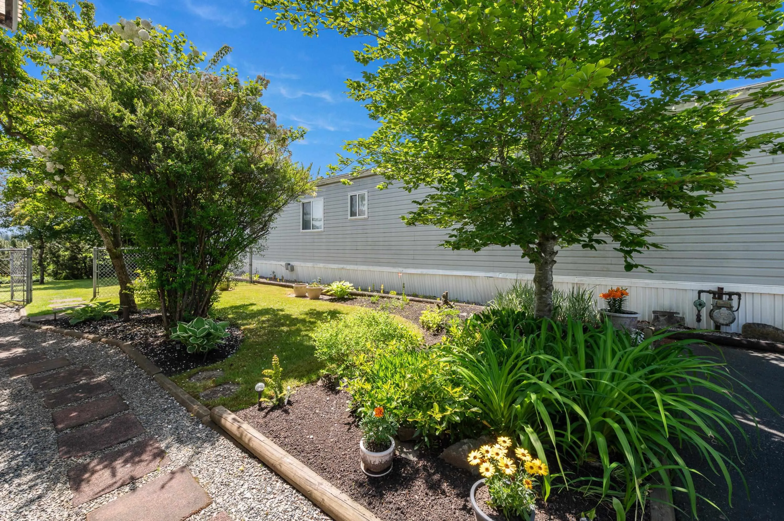 38 41168 Lougheed Highway