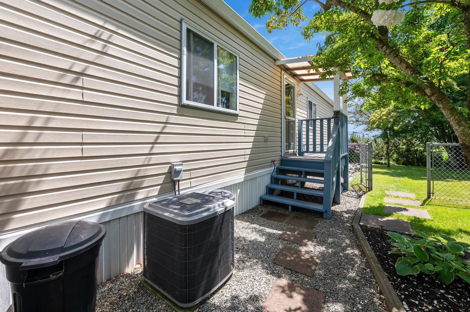38 41168 Lougheed Highway