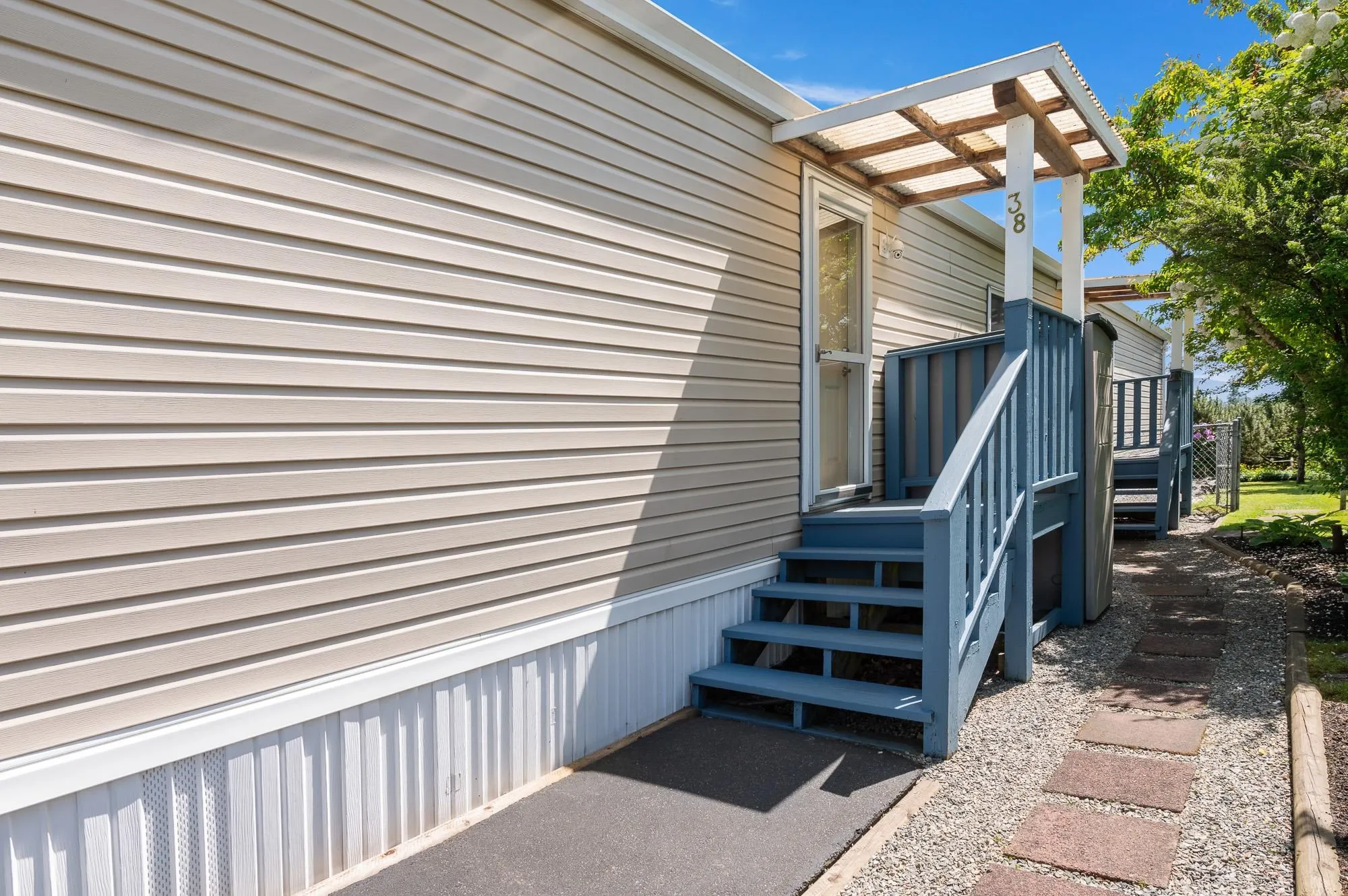 38 41168 Lougheed Highway