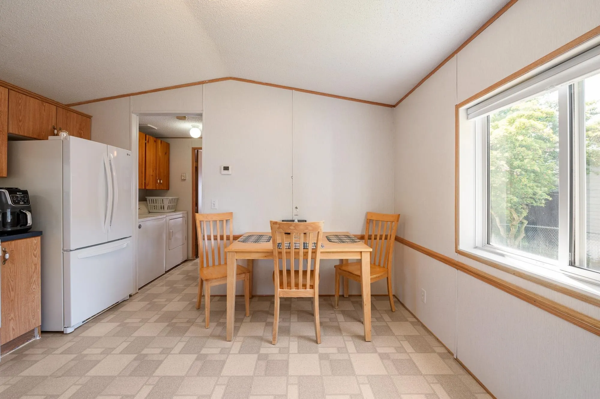 38 41168 Lougheed Highway