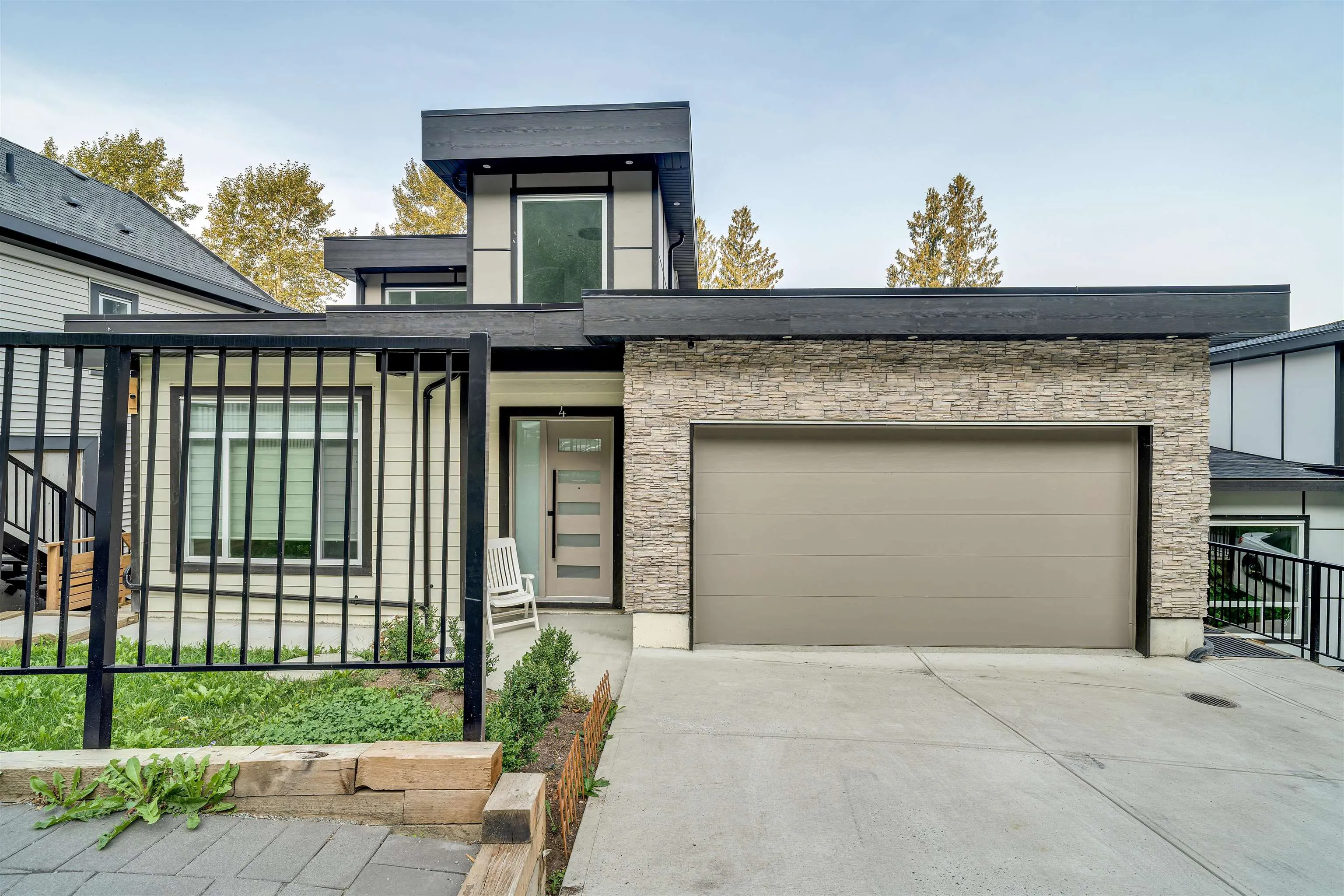 4 5988 Lindeman Street