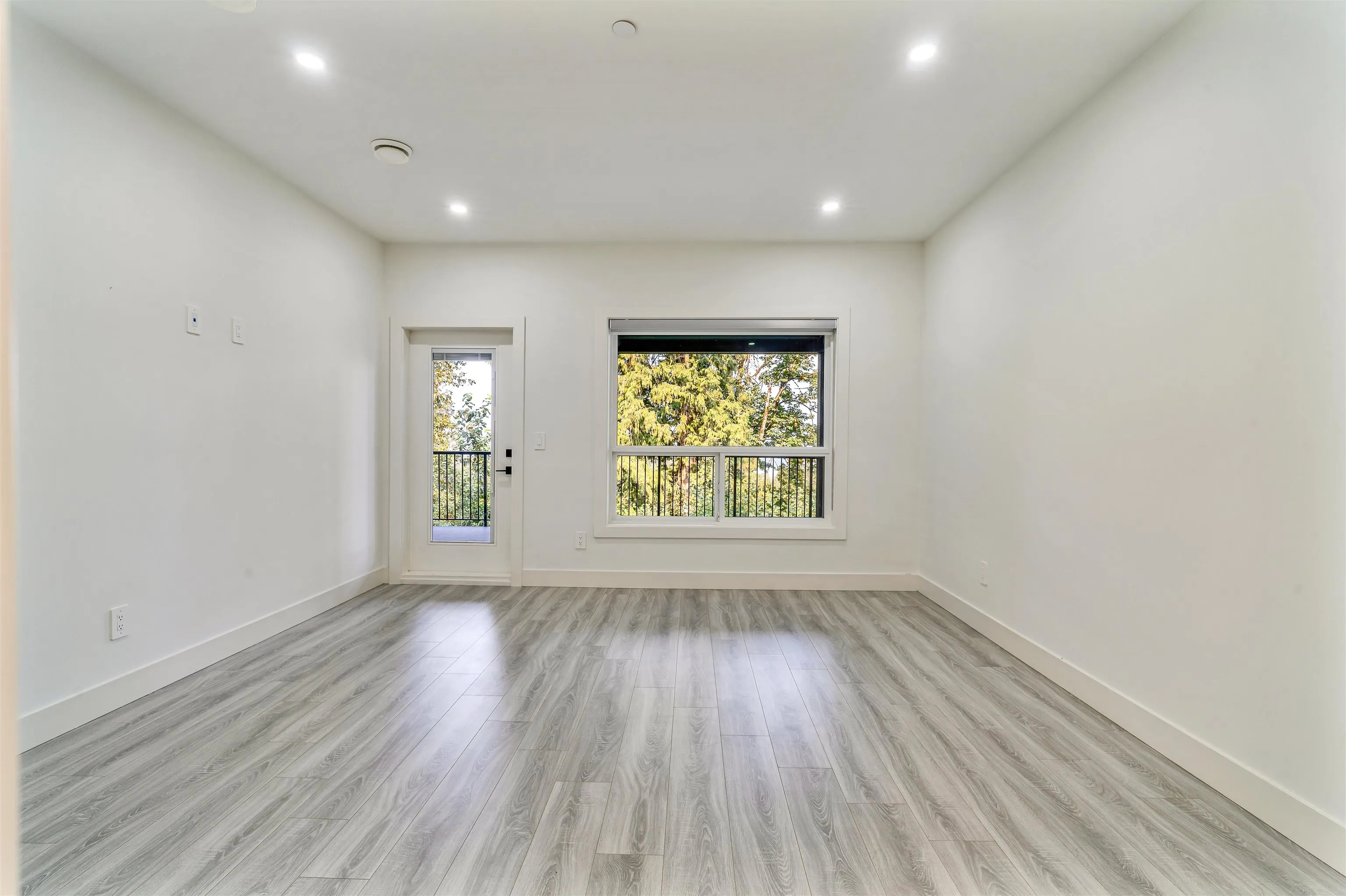 4 5988 Lindeman Street