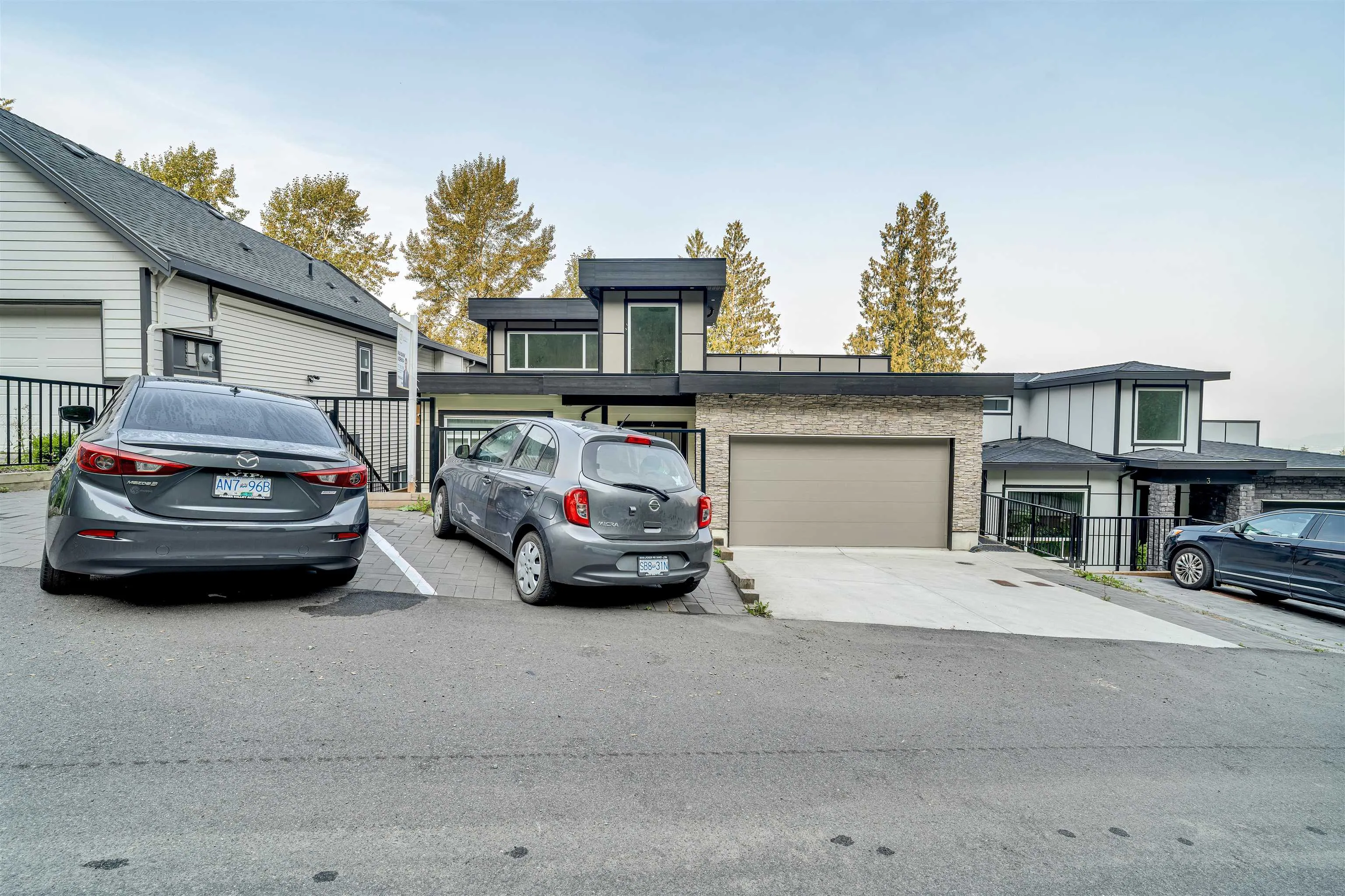 4 5988 Lindeman Street