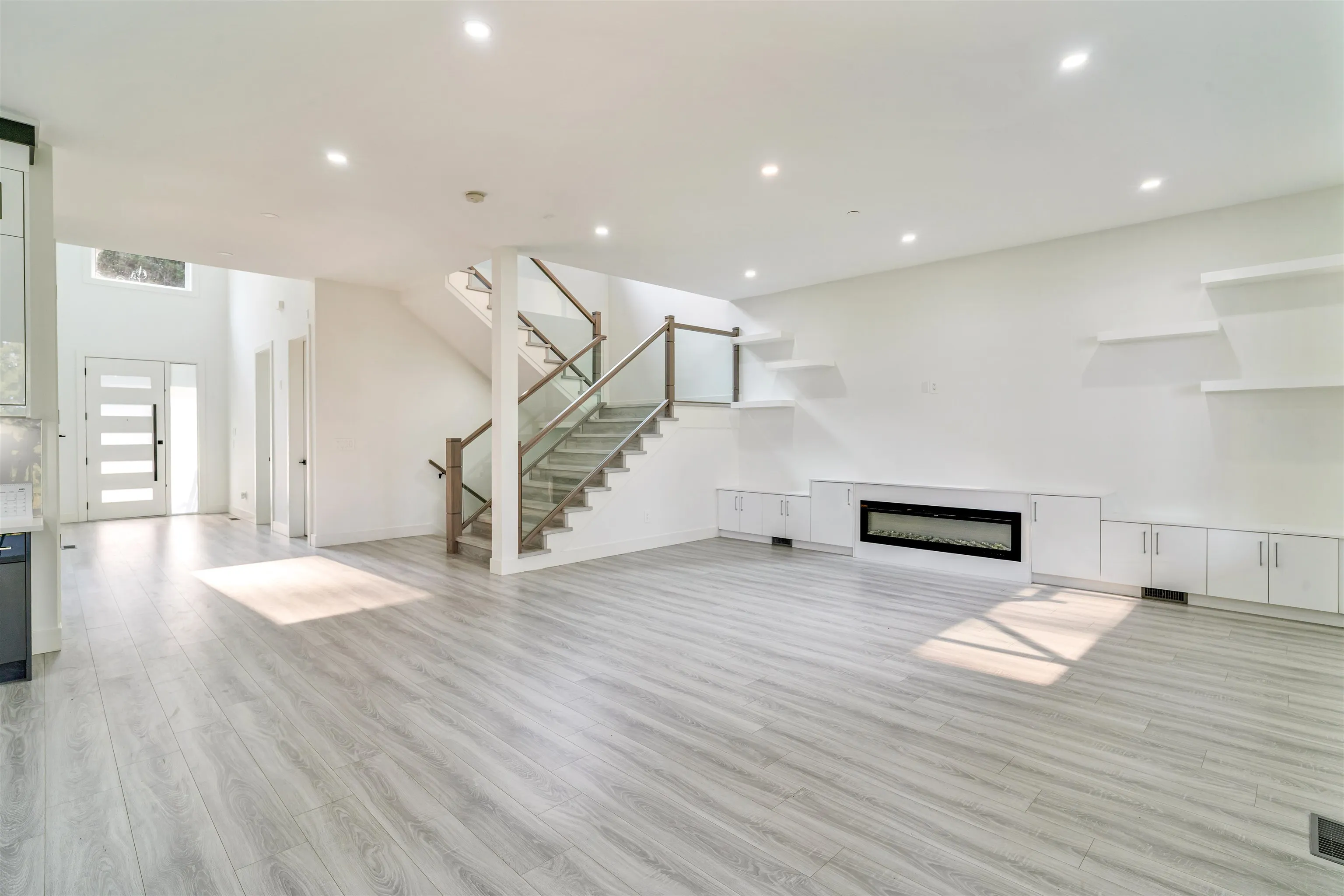 4 5988 Lindeman Street