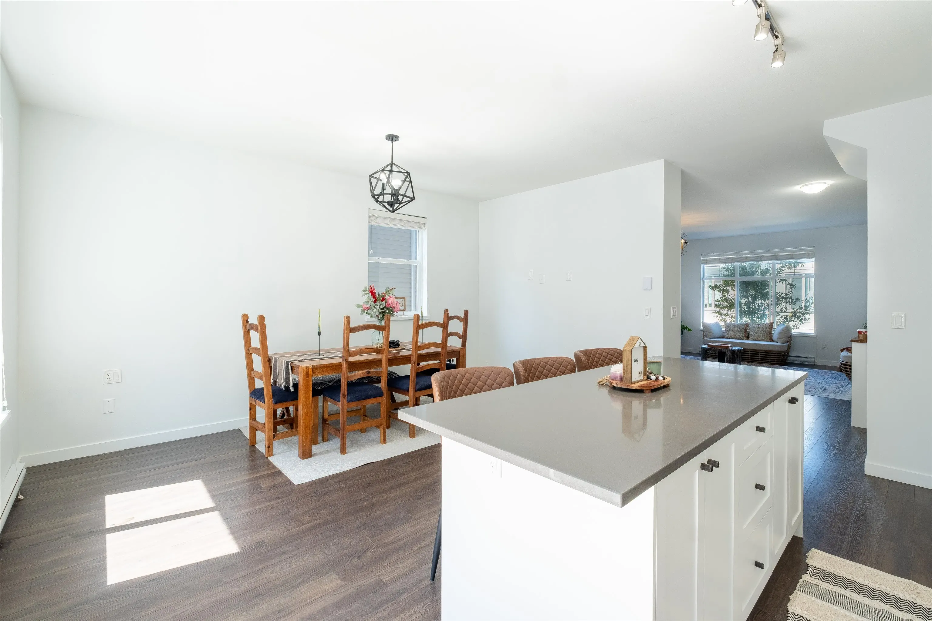 100 15268 28 Avenue