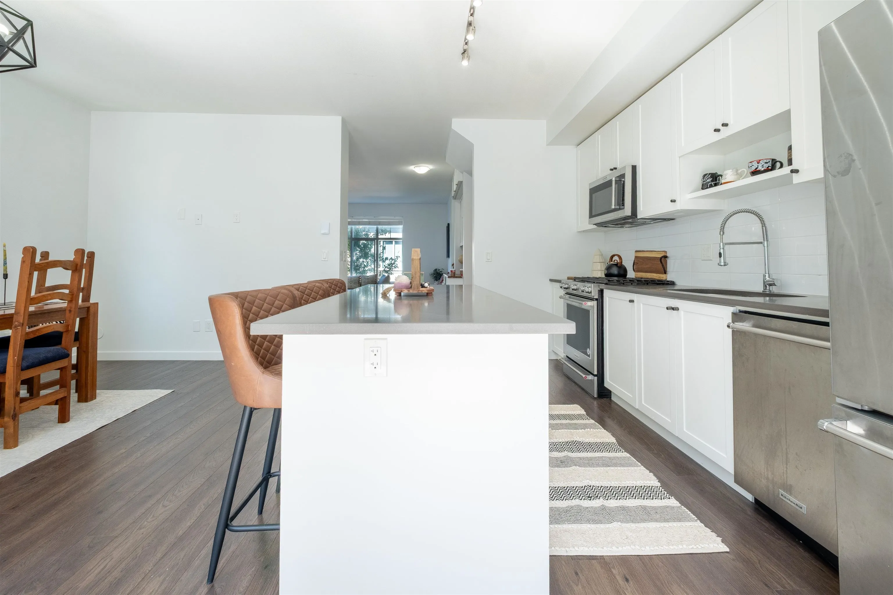 100 15268 28 Avenue