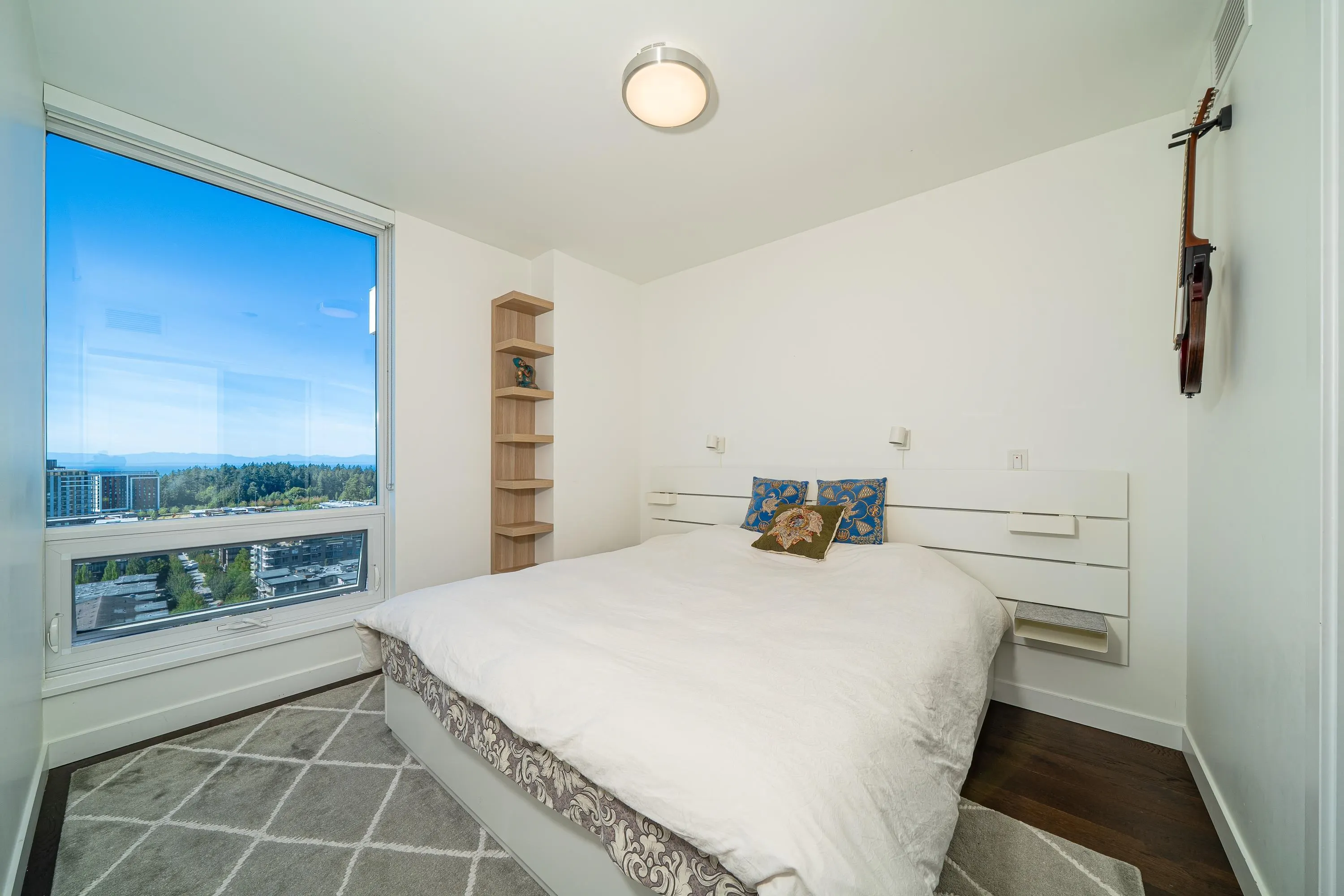 2001 5629 Birney Avenue