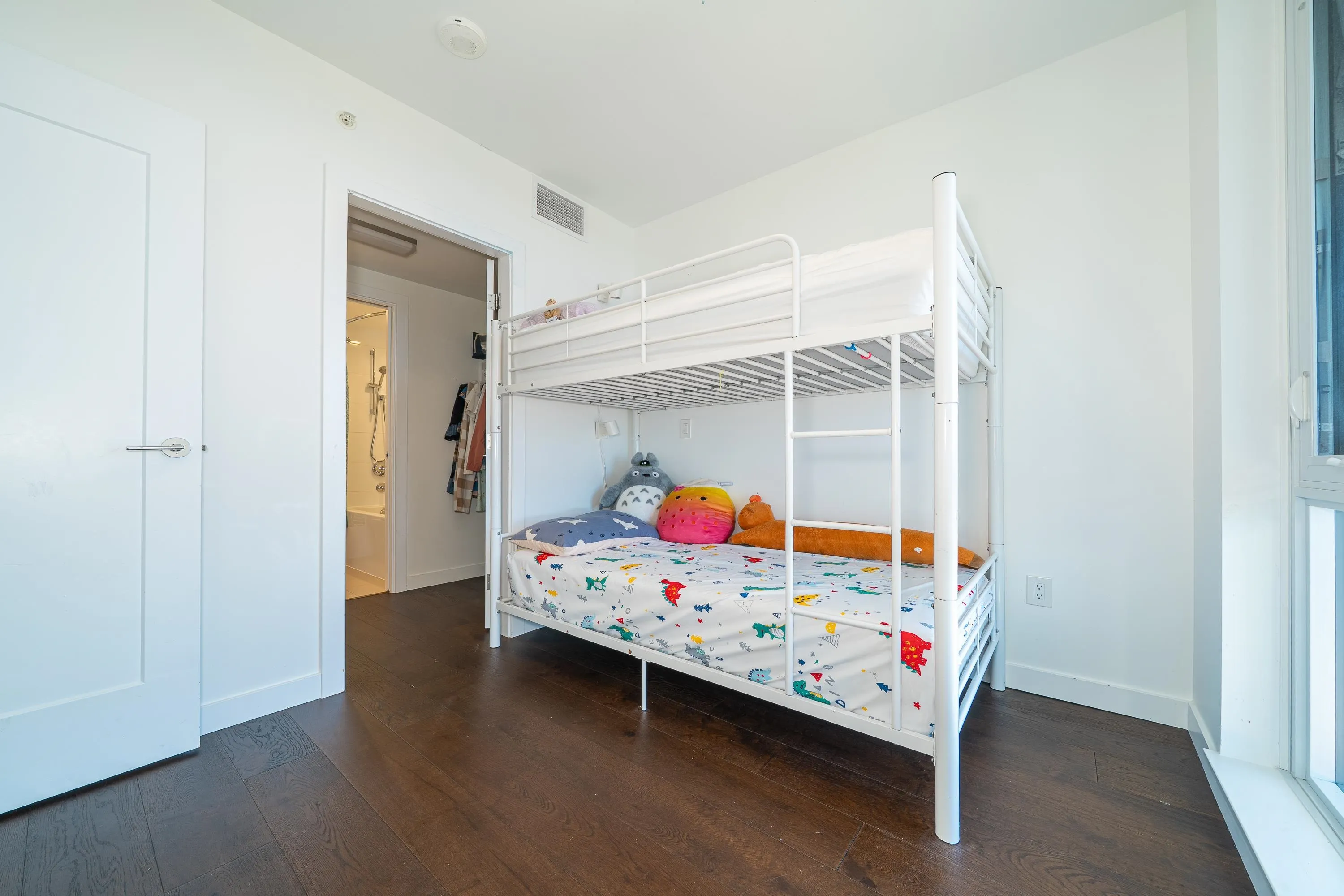 2001 5629 Birney Avenue