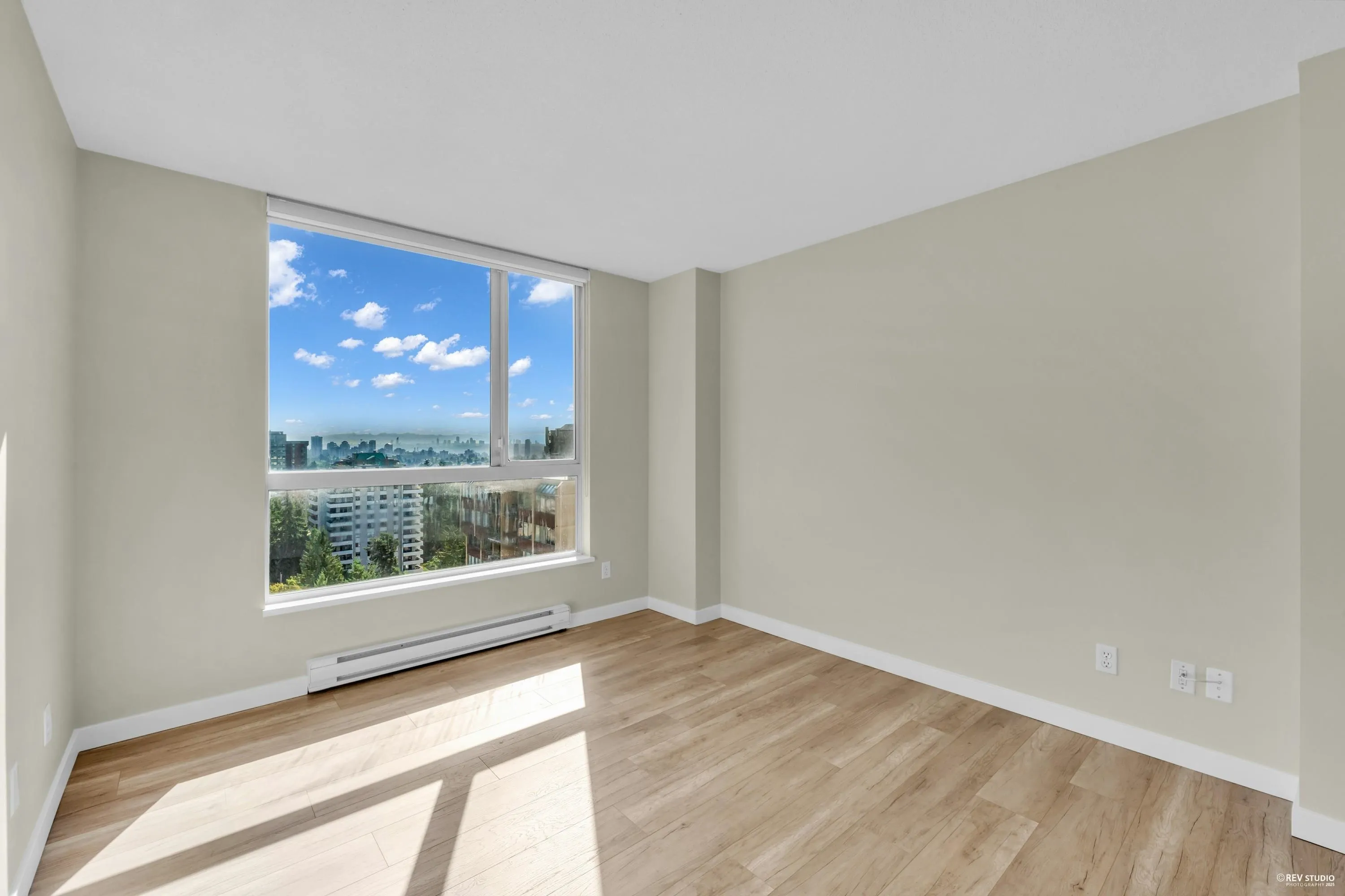 1608 7077 Beresford Street