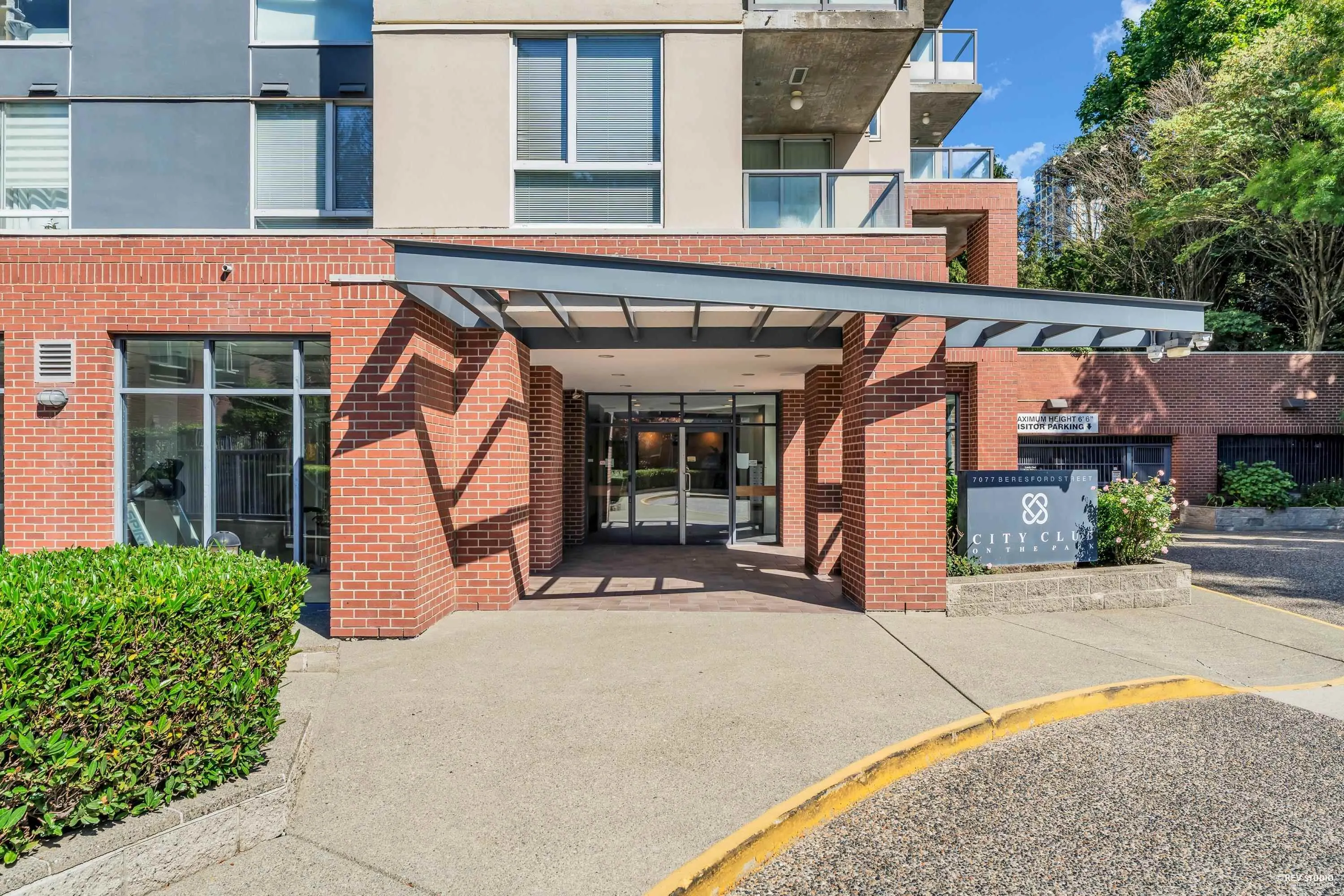 1608 7077 Beresford Street