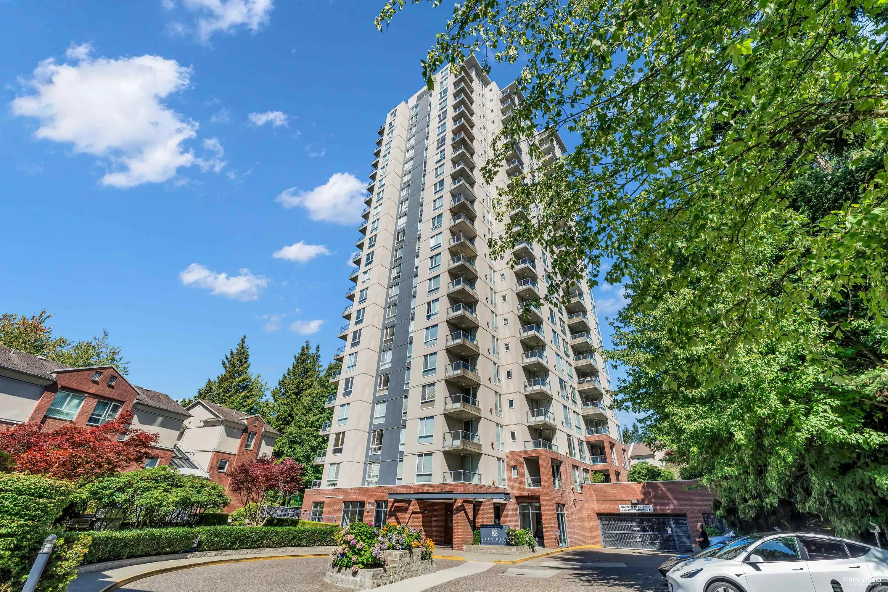 1608 7077 Beresford Street