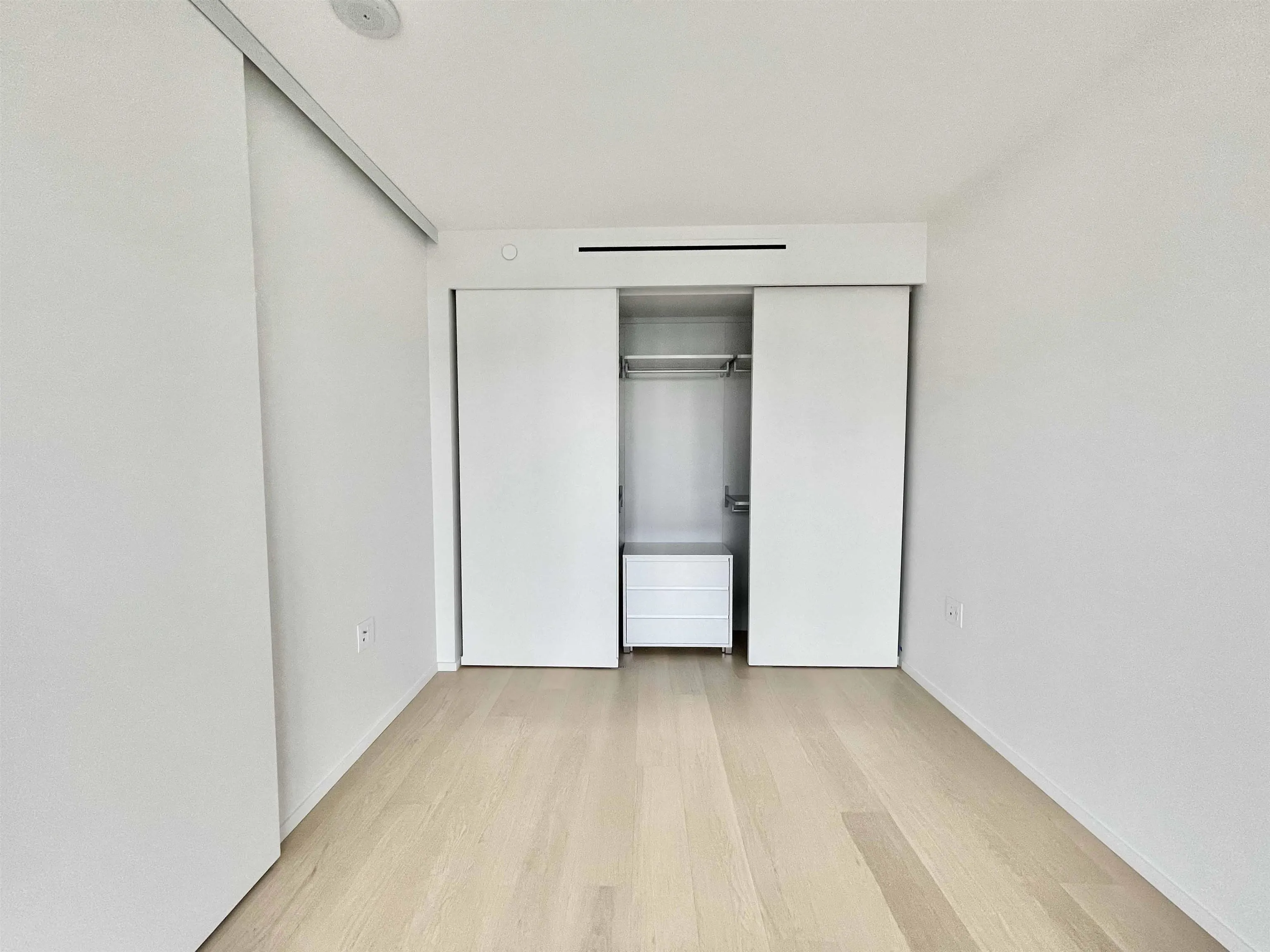 1705 889 Pacific Street