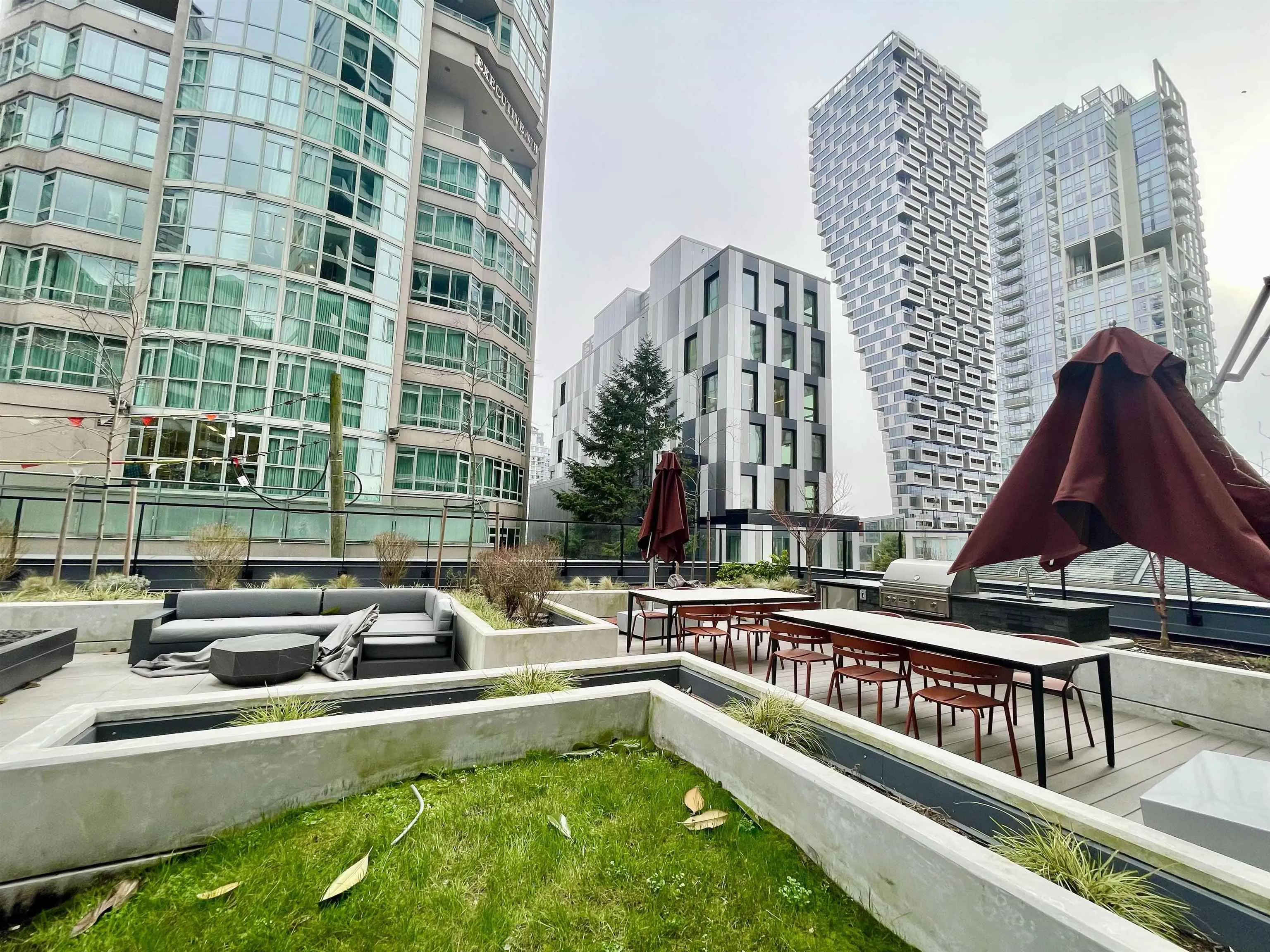 1705 889 Pacific Street
