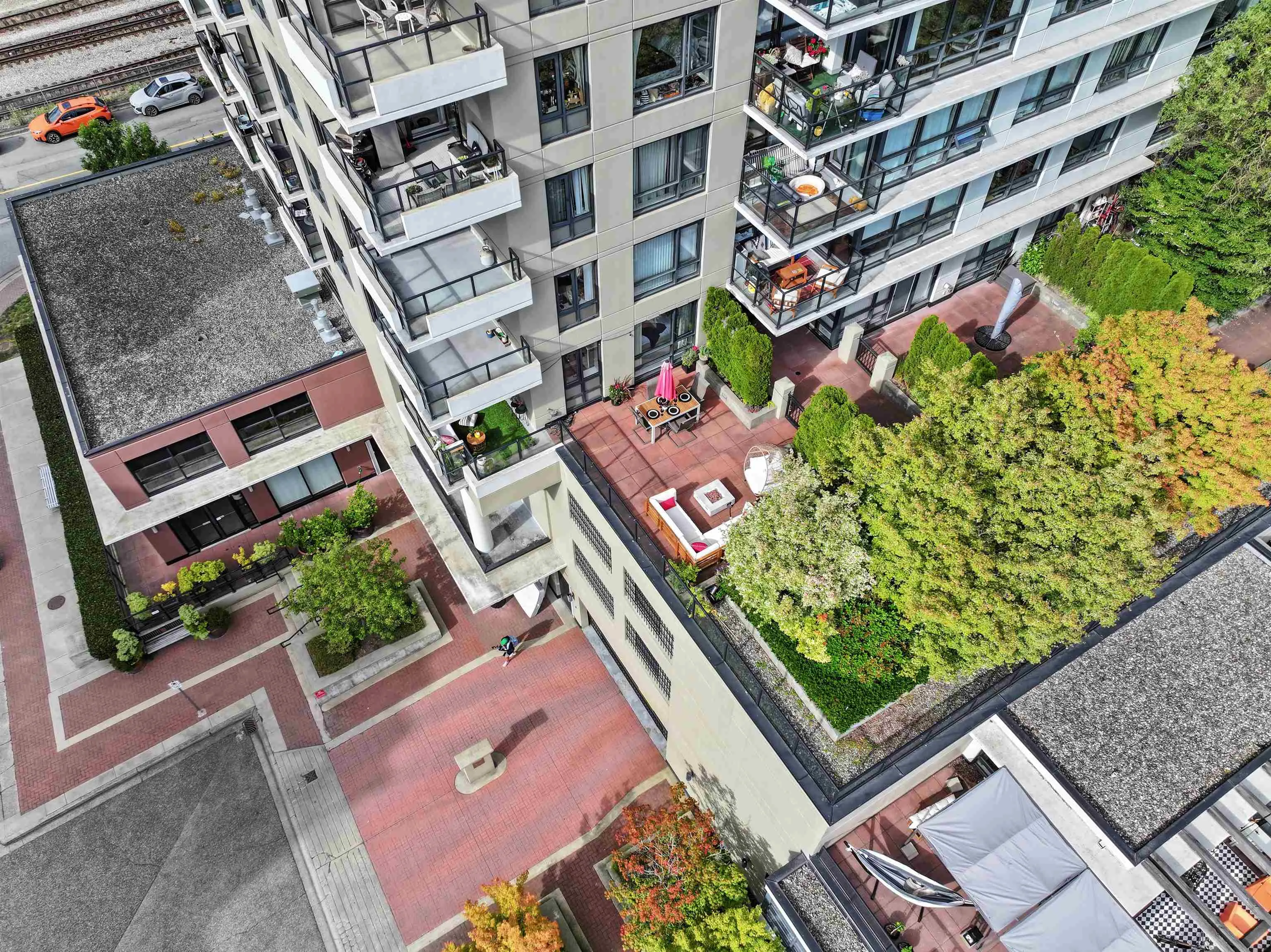 405 1 Renaissance Square