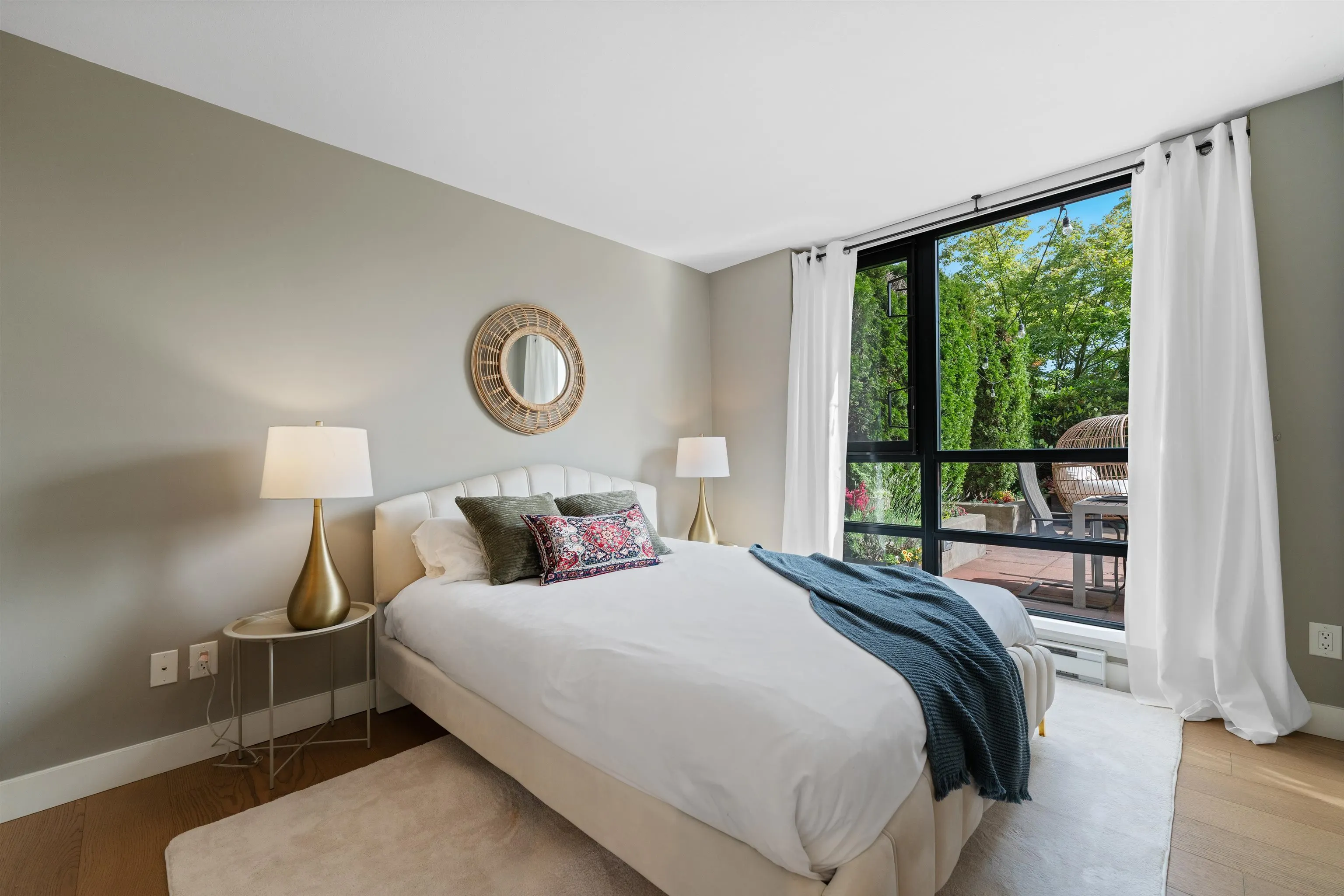 405 1 Renaissance Square