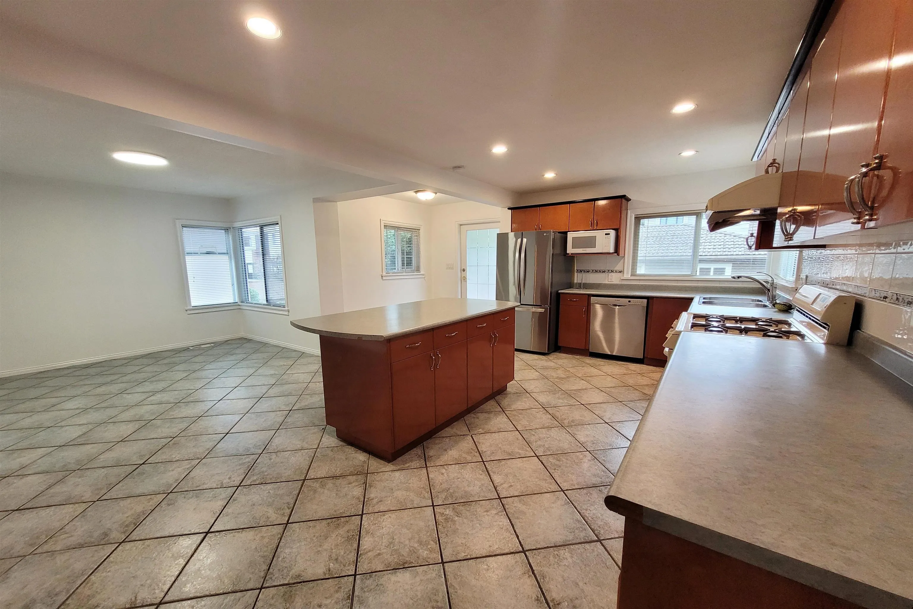1467 W 58th Avenue