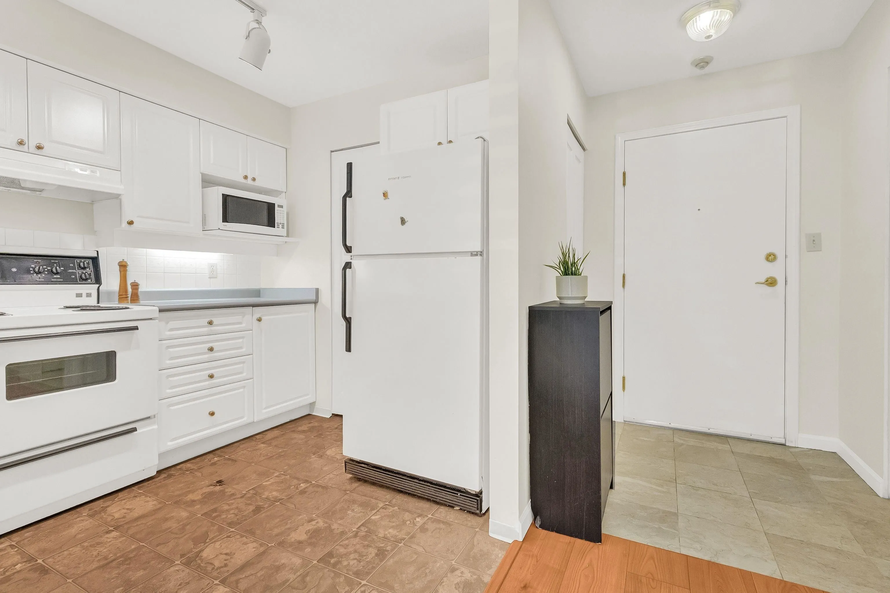 201B 7025 Stride Avenue