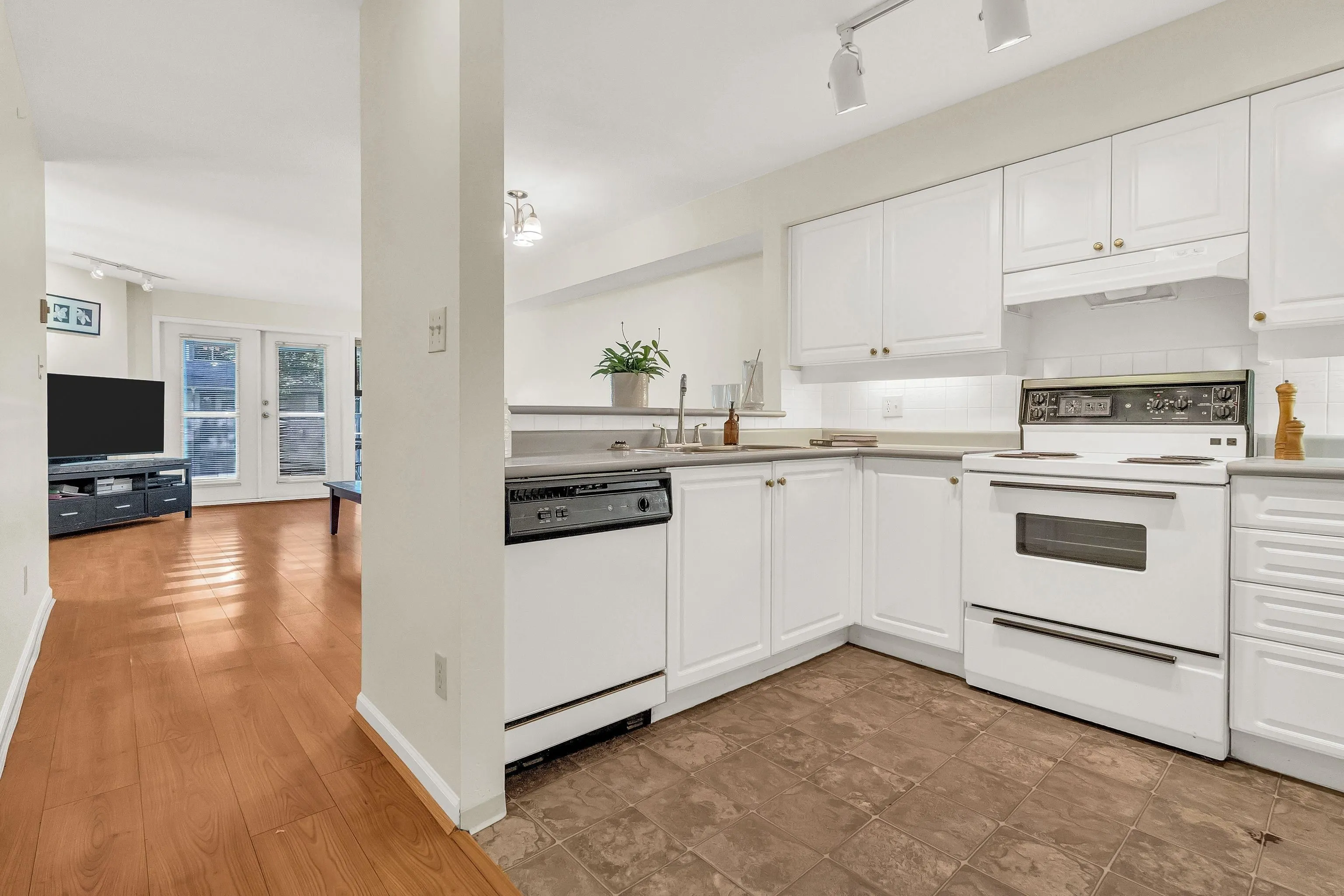 201B 7025 Stride Avenue