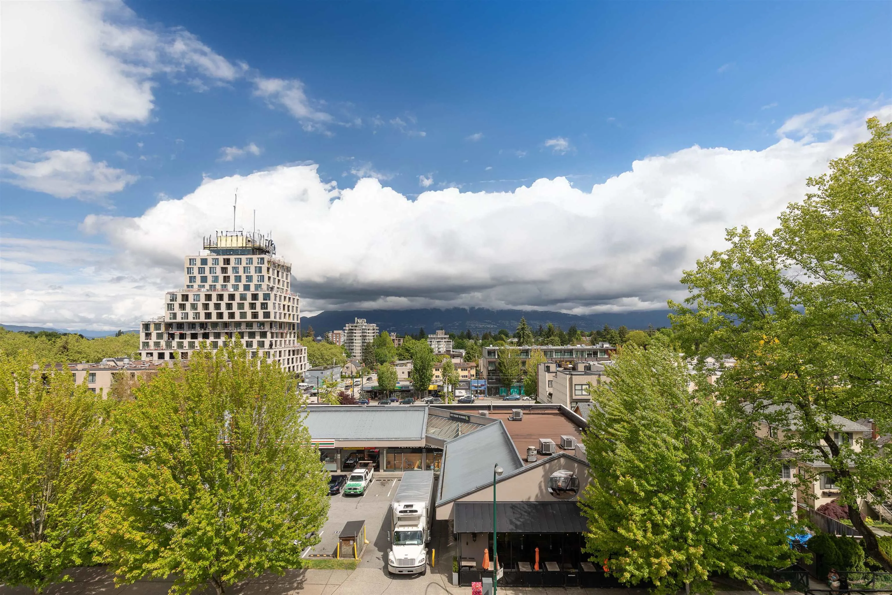 406 3668 W 10th Avenue