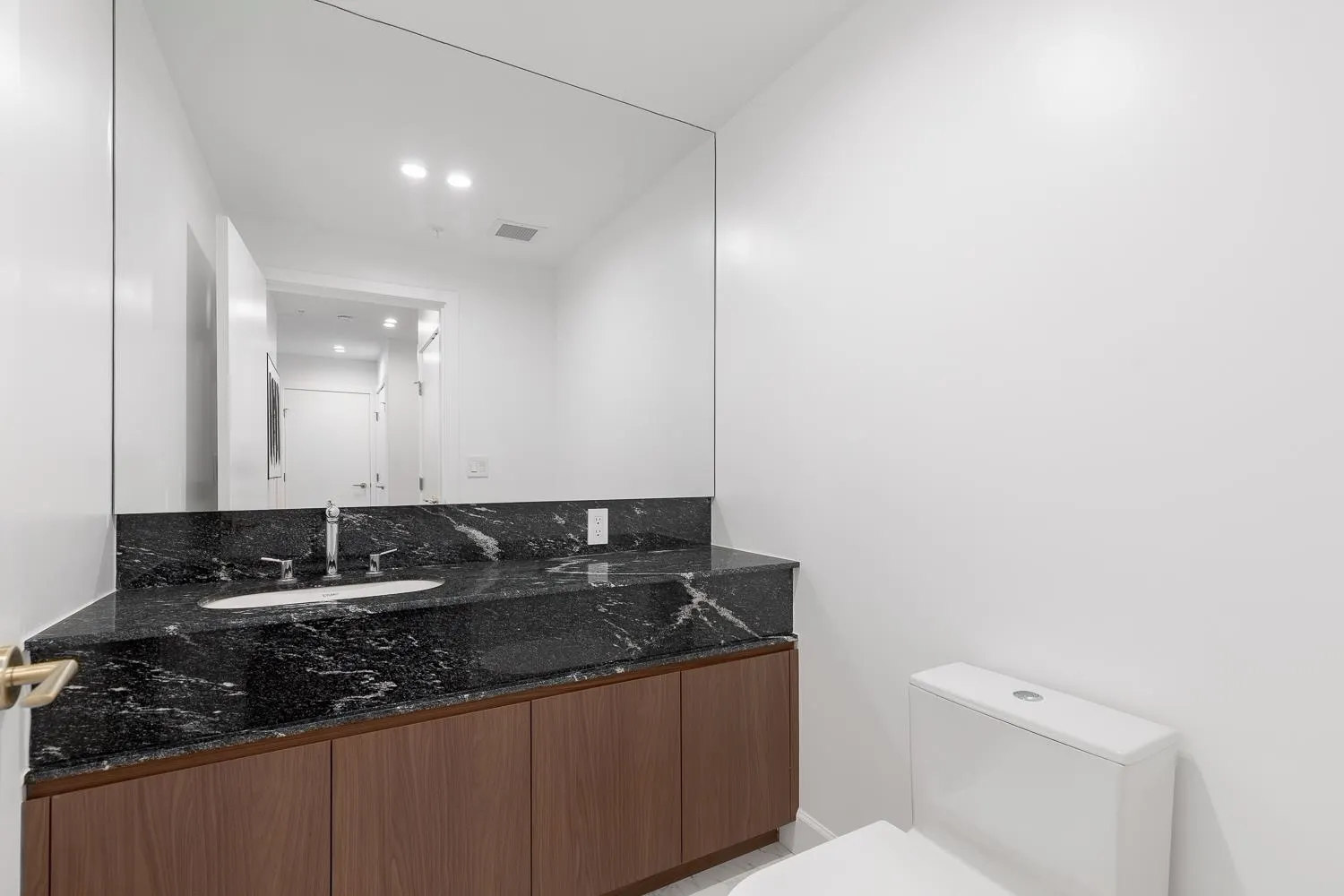 406 3668 W 10th Avenue