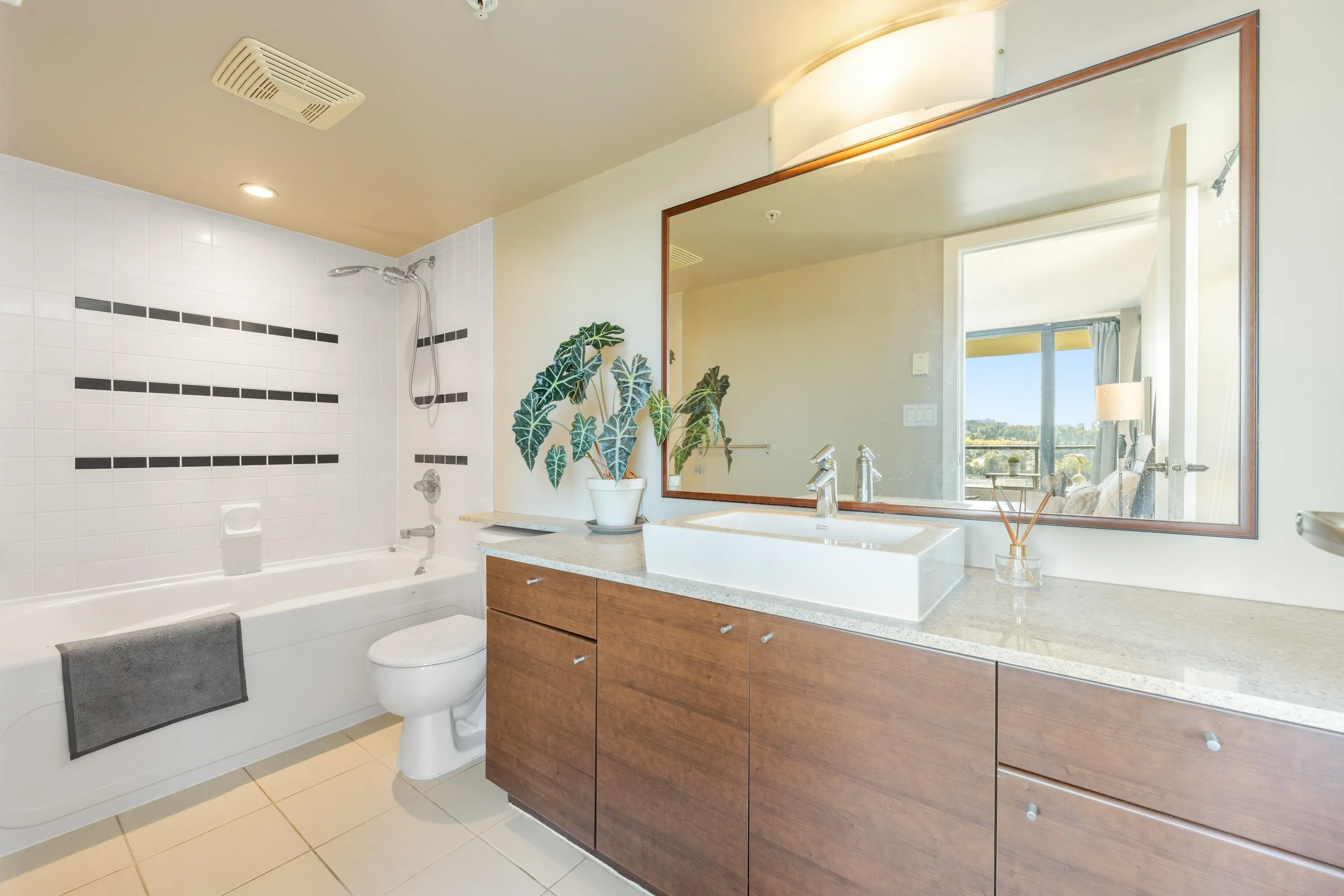 1806 4178 Dawson Street