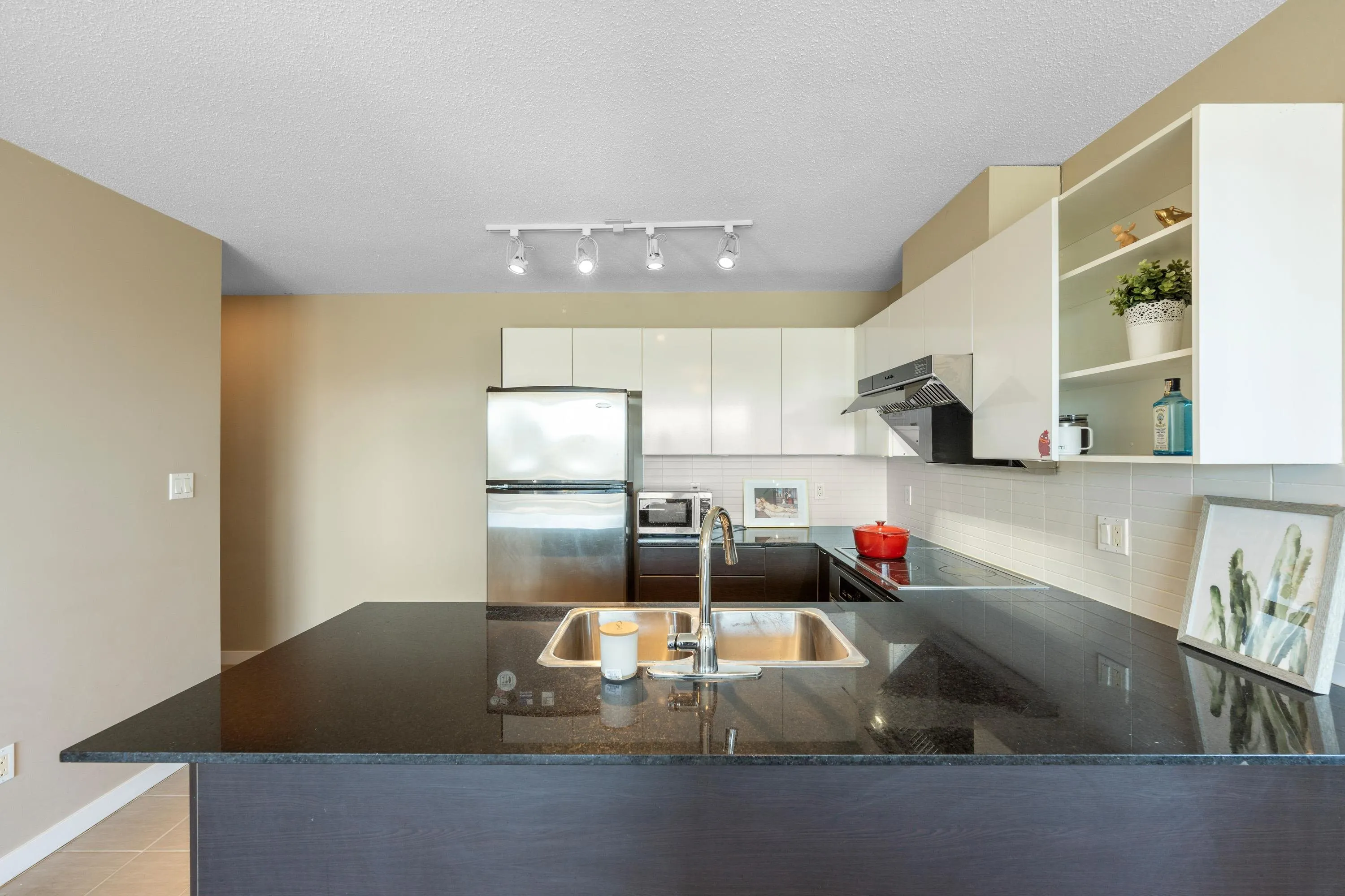 1806 4178 Dawson Street