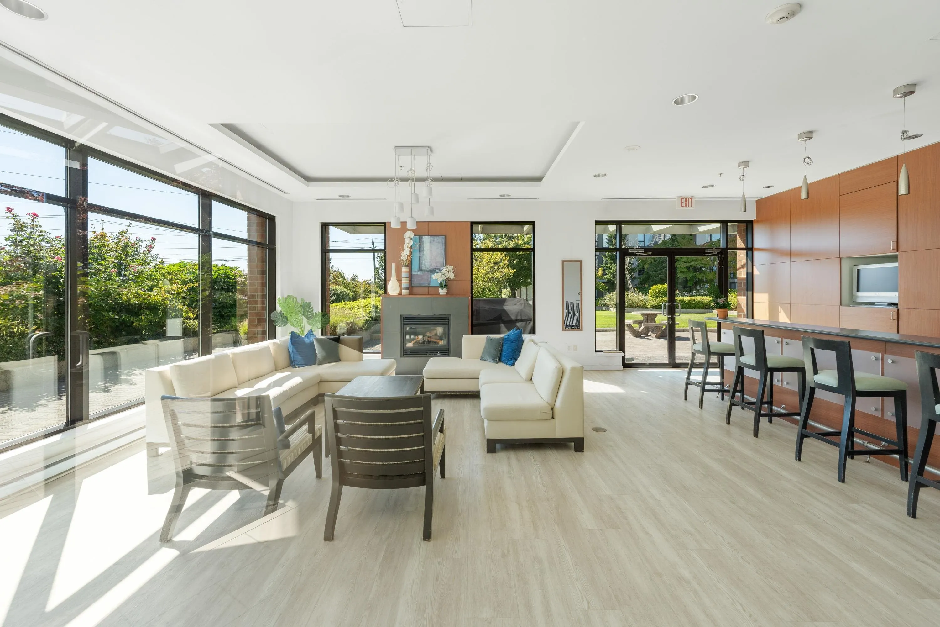 1806 4178 Dawson Street