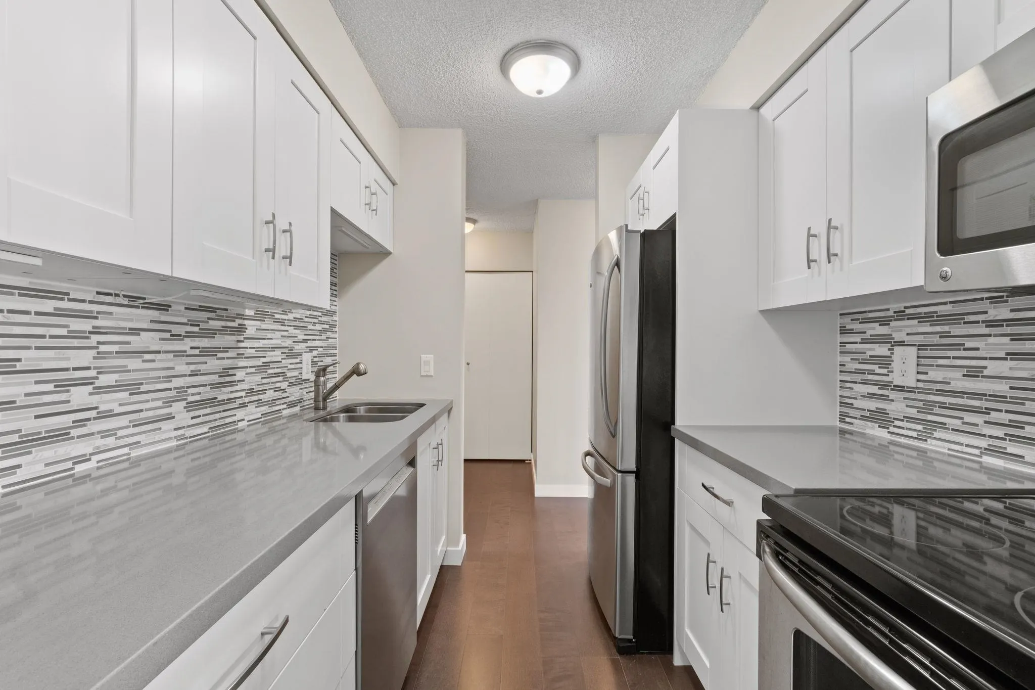 1204 1026 Queens Avenue