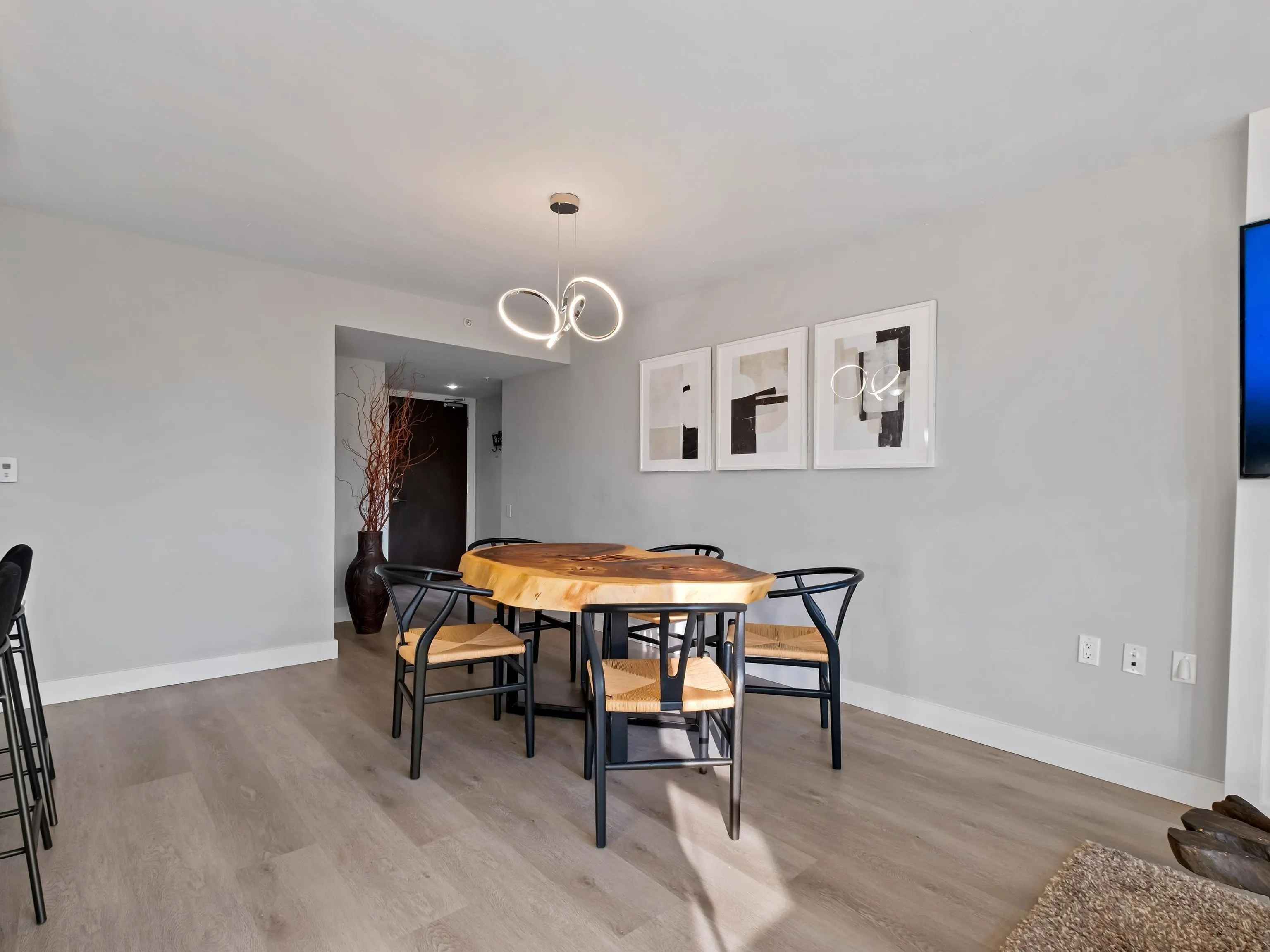 308 160 W 3rd Street