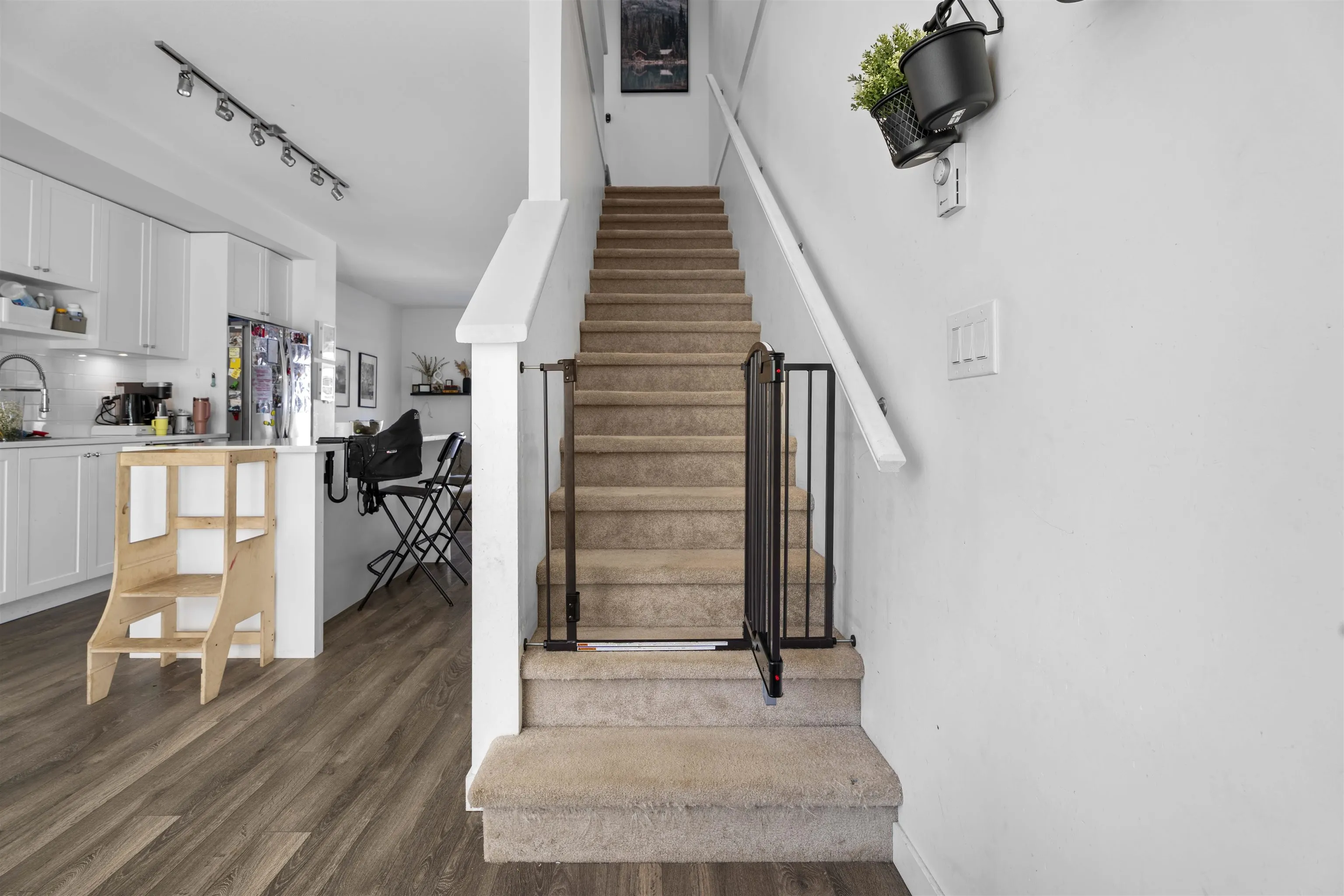 8 16678 25 Avenue