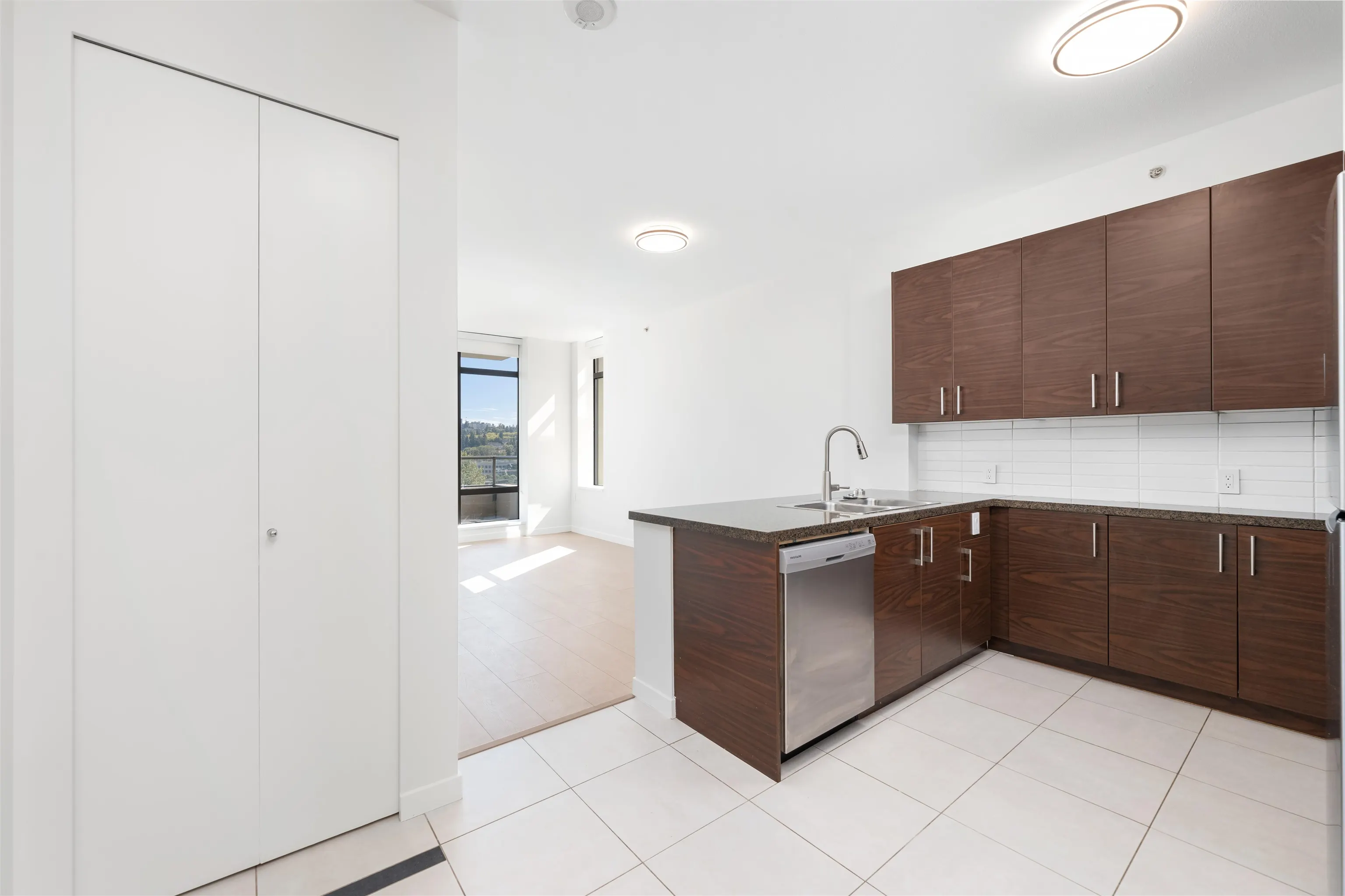 1002 2355 Madison Avenue