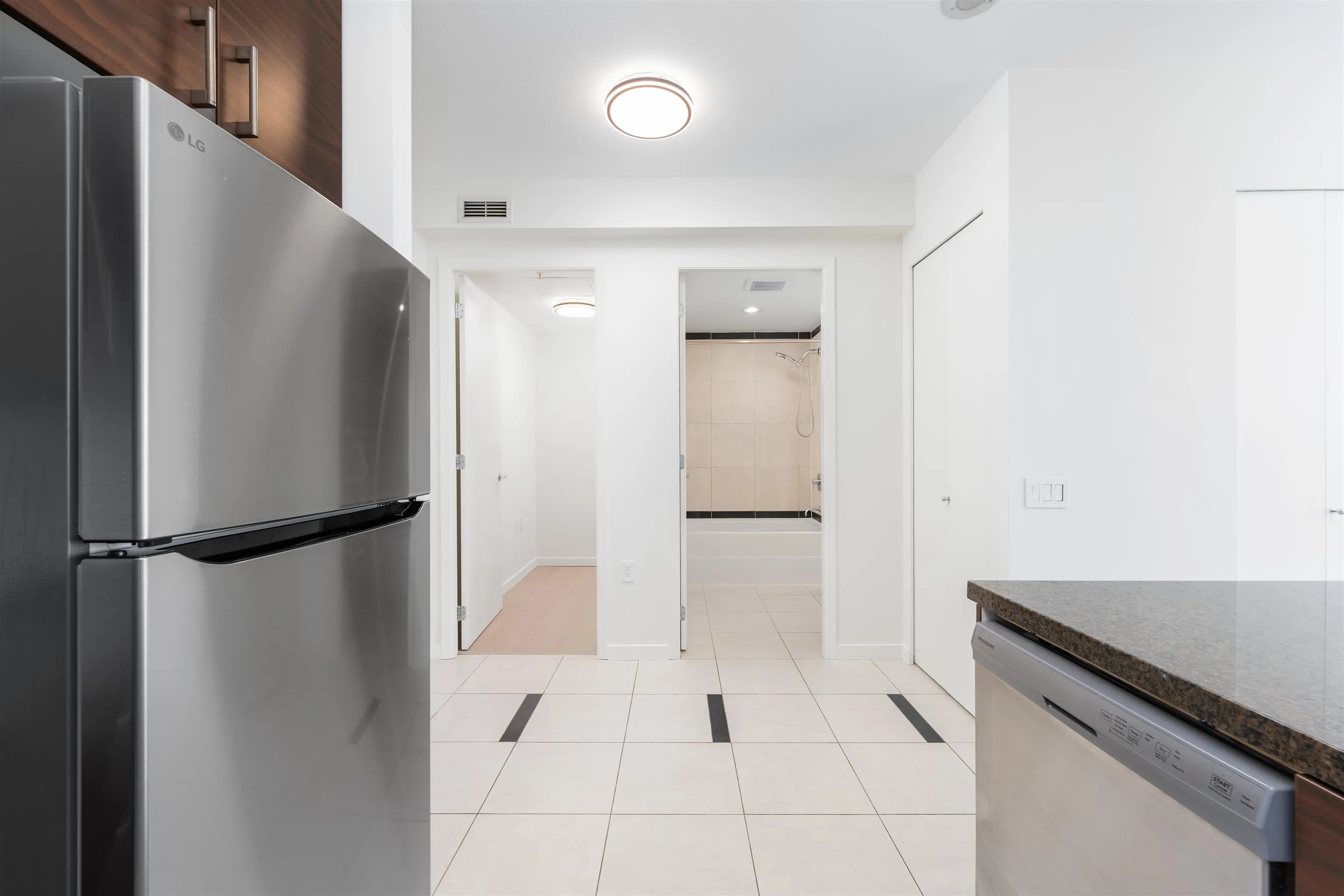 1002 2355 Madison Avenue