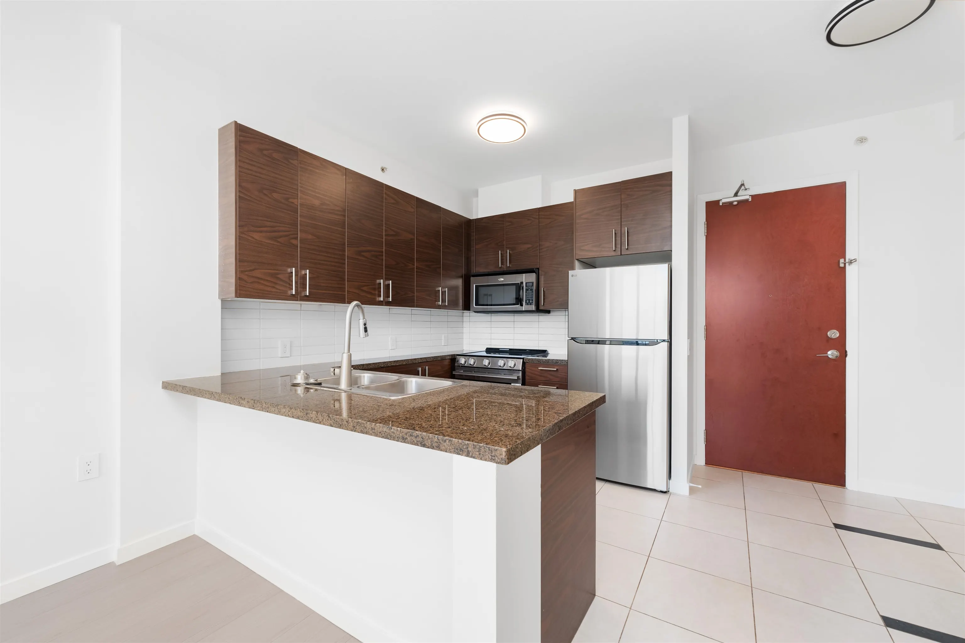 1002 2355 Madison Avenue