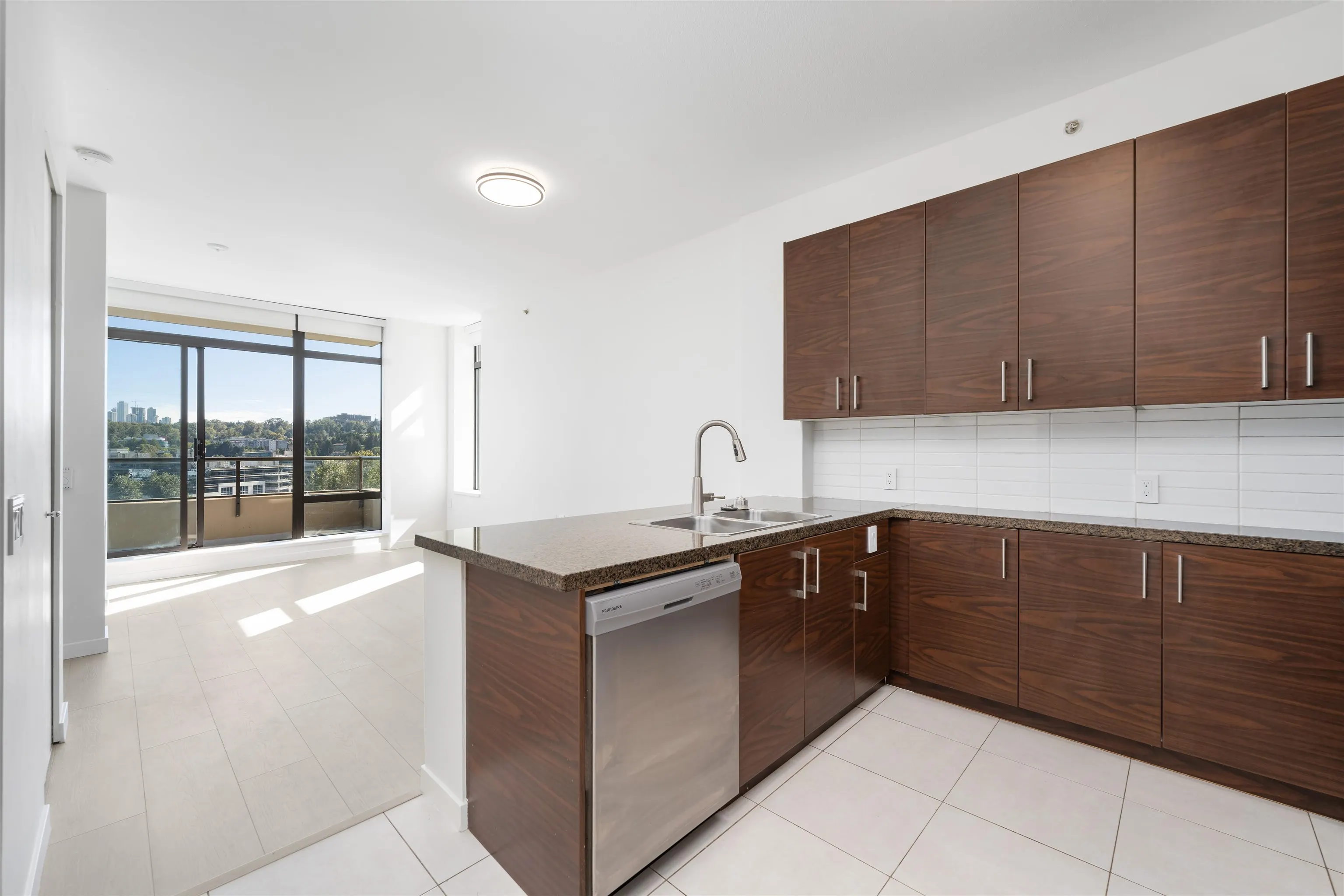 1002 2355 Madison Avenue