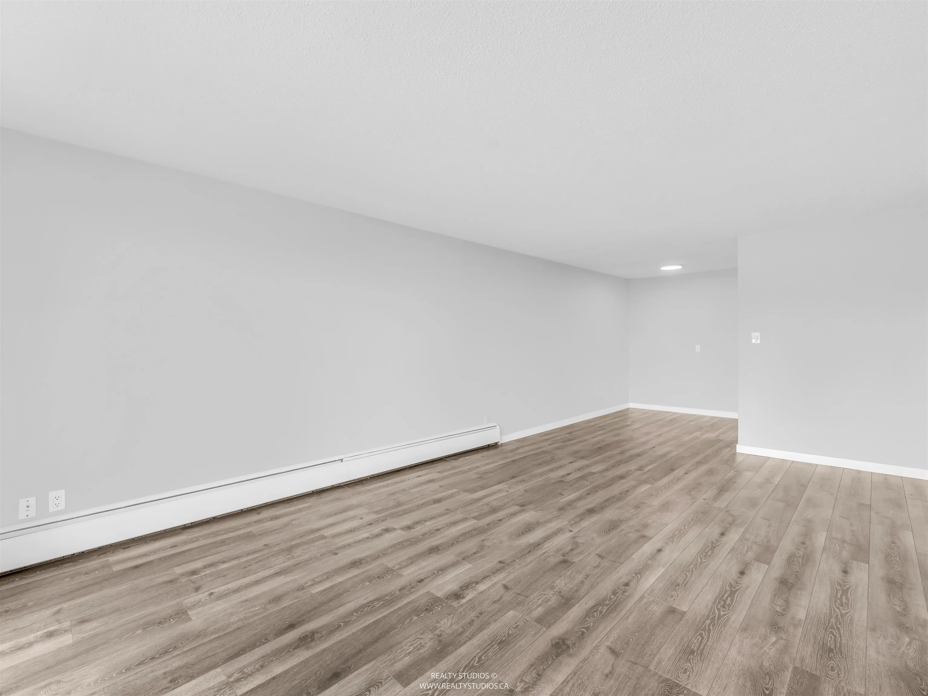 106 252 W 2nd Street