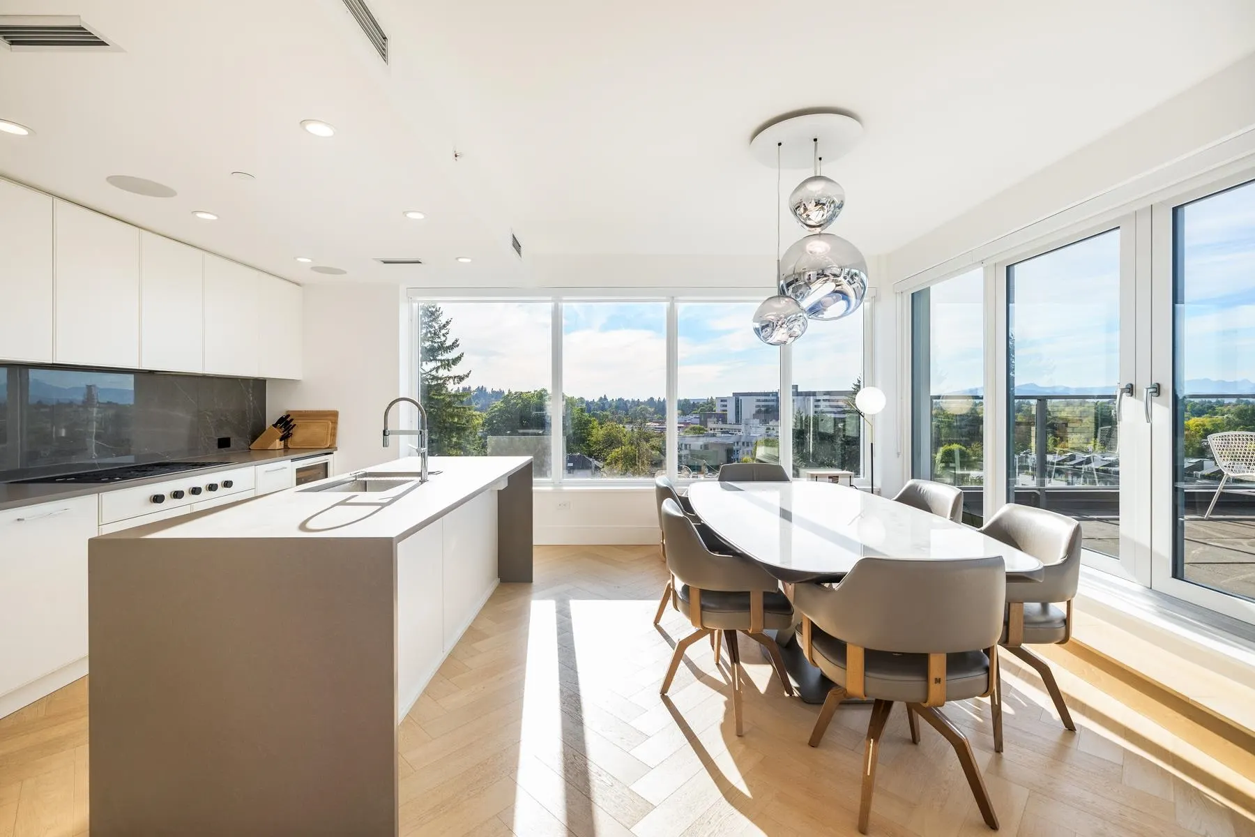 602 4685 Cambie Street