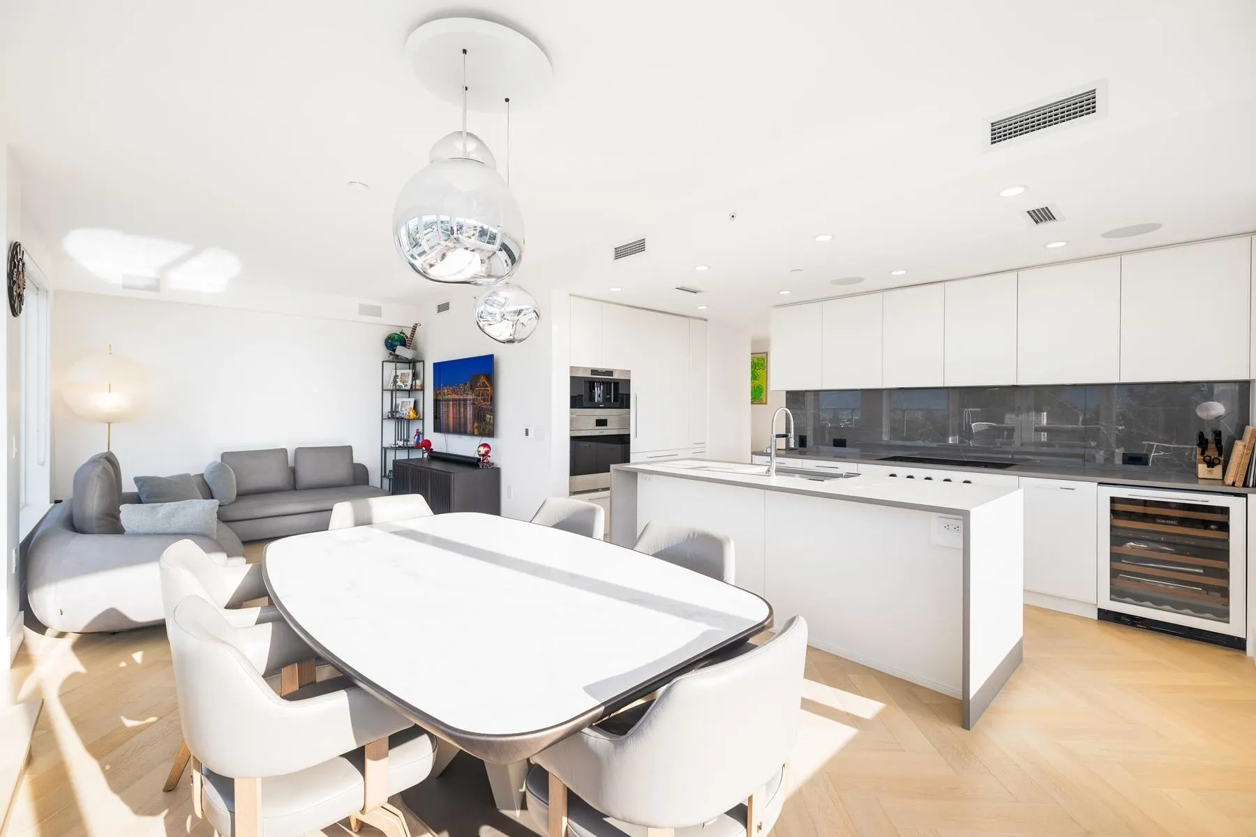 602 4685 Cambie Street