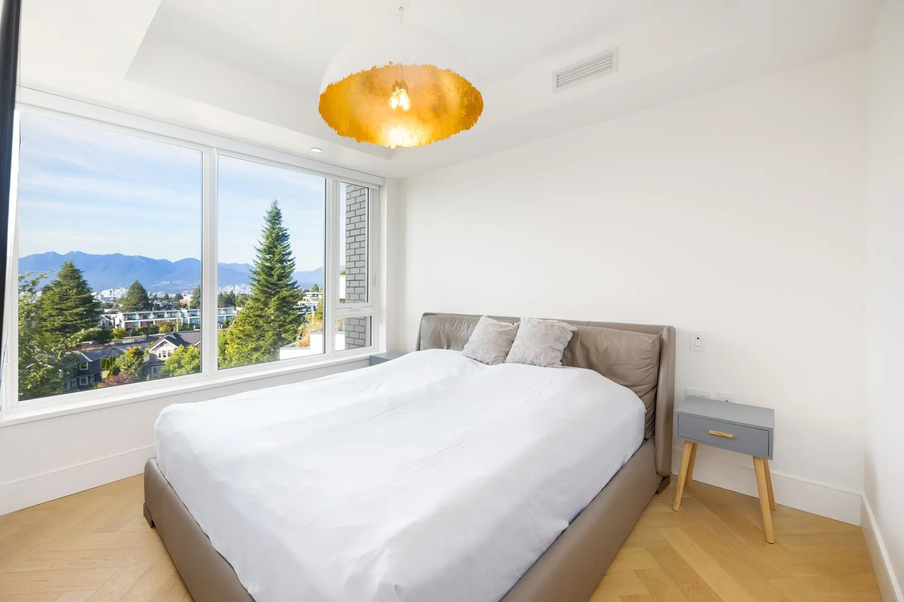 602 4685 Cambie Street