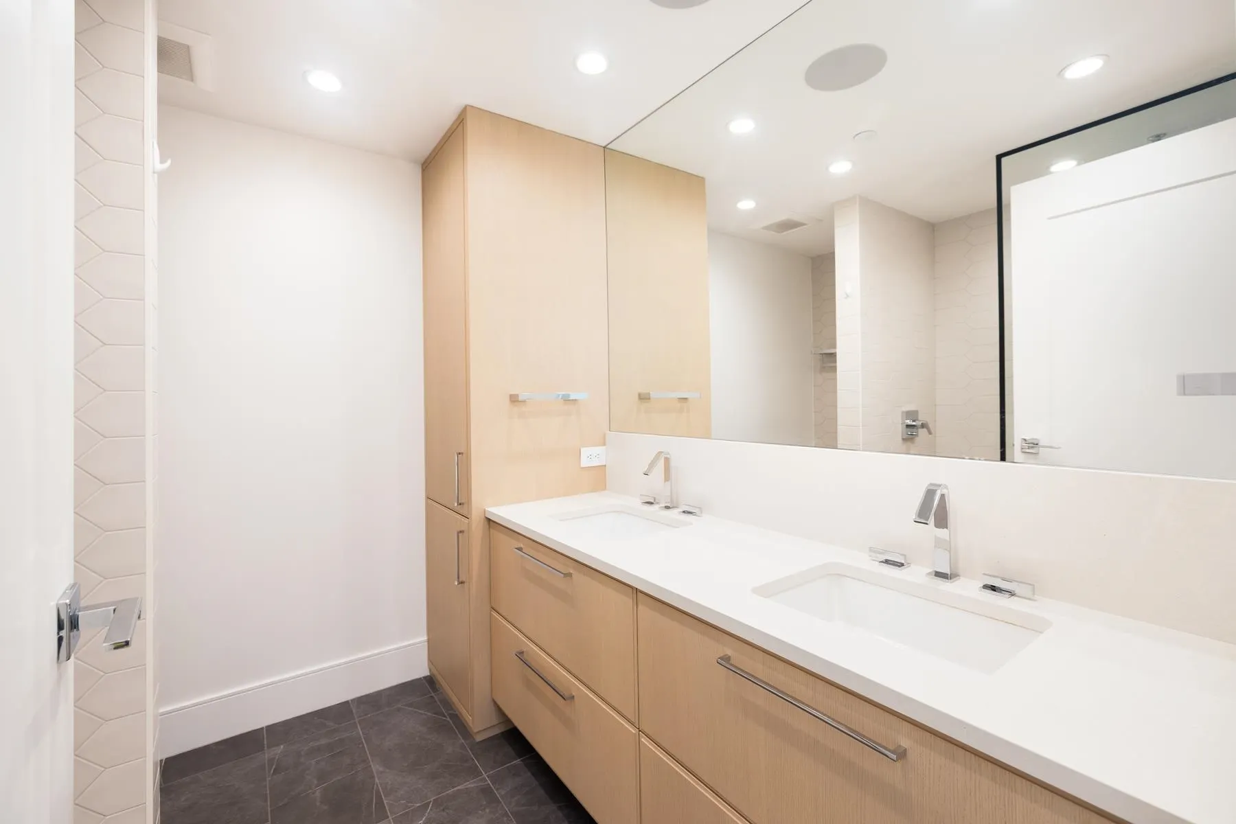 602 4685 Cambie Street
