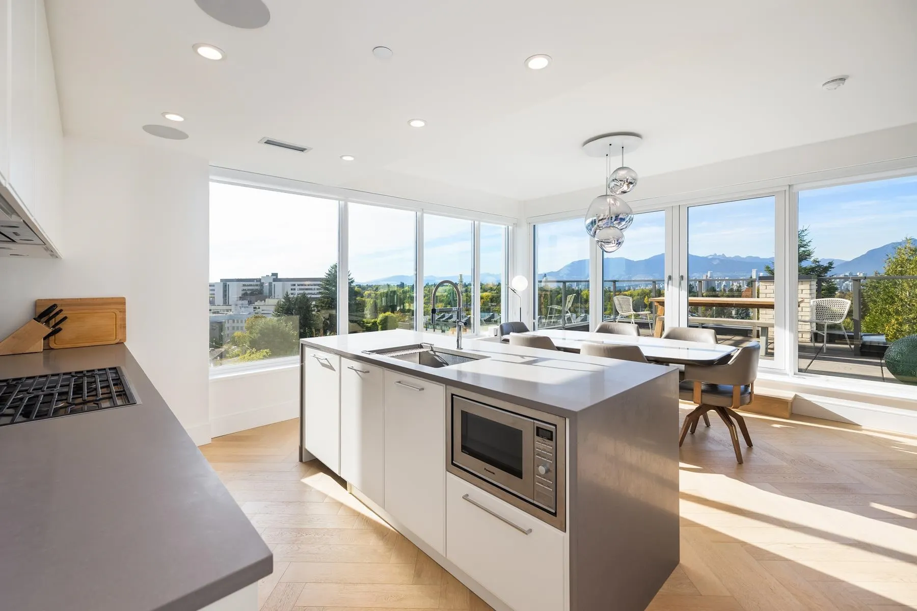 602 4685 Cambie Street