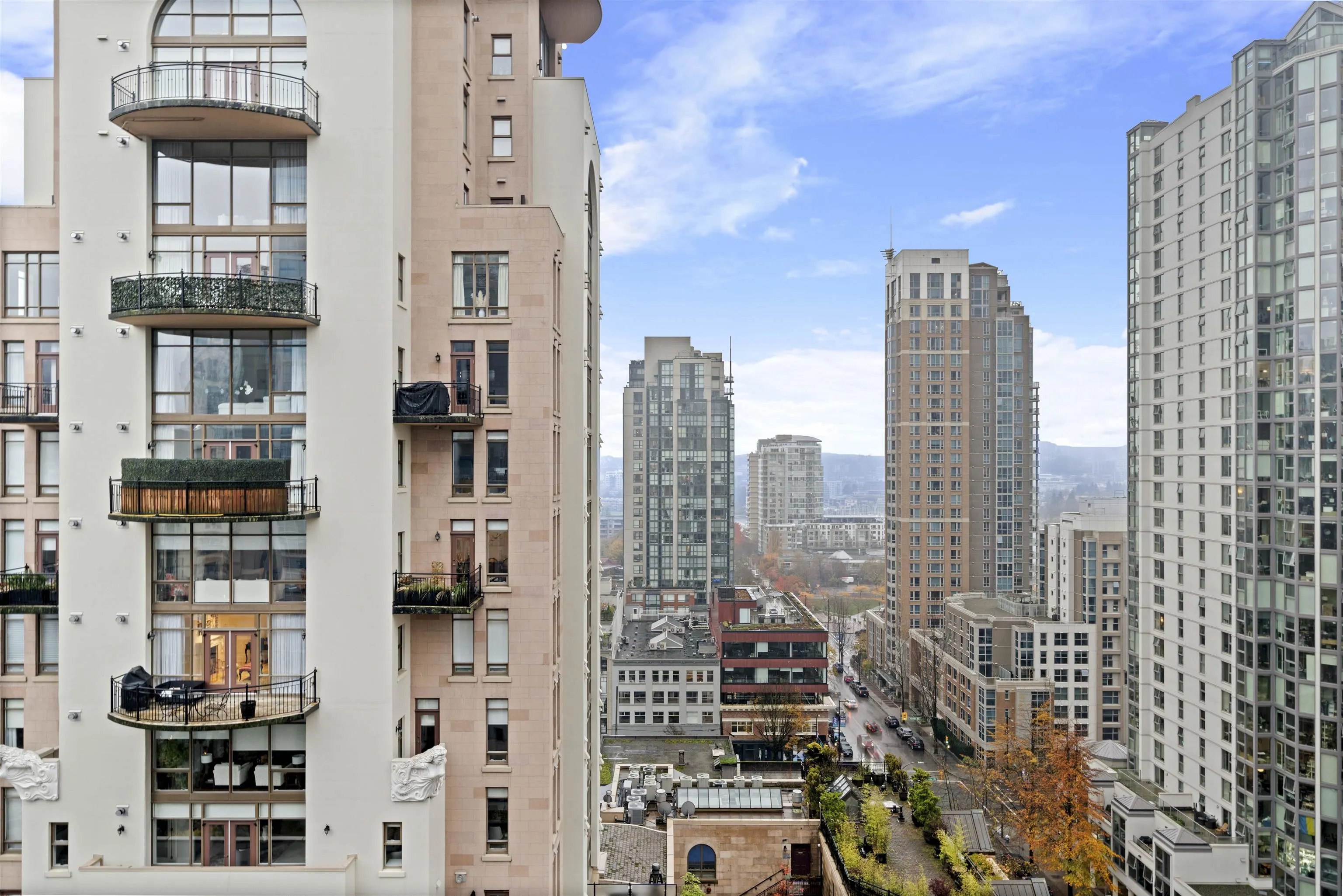 1604 1295 Richards Street