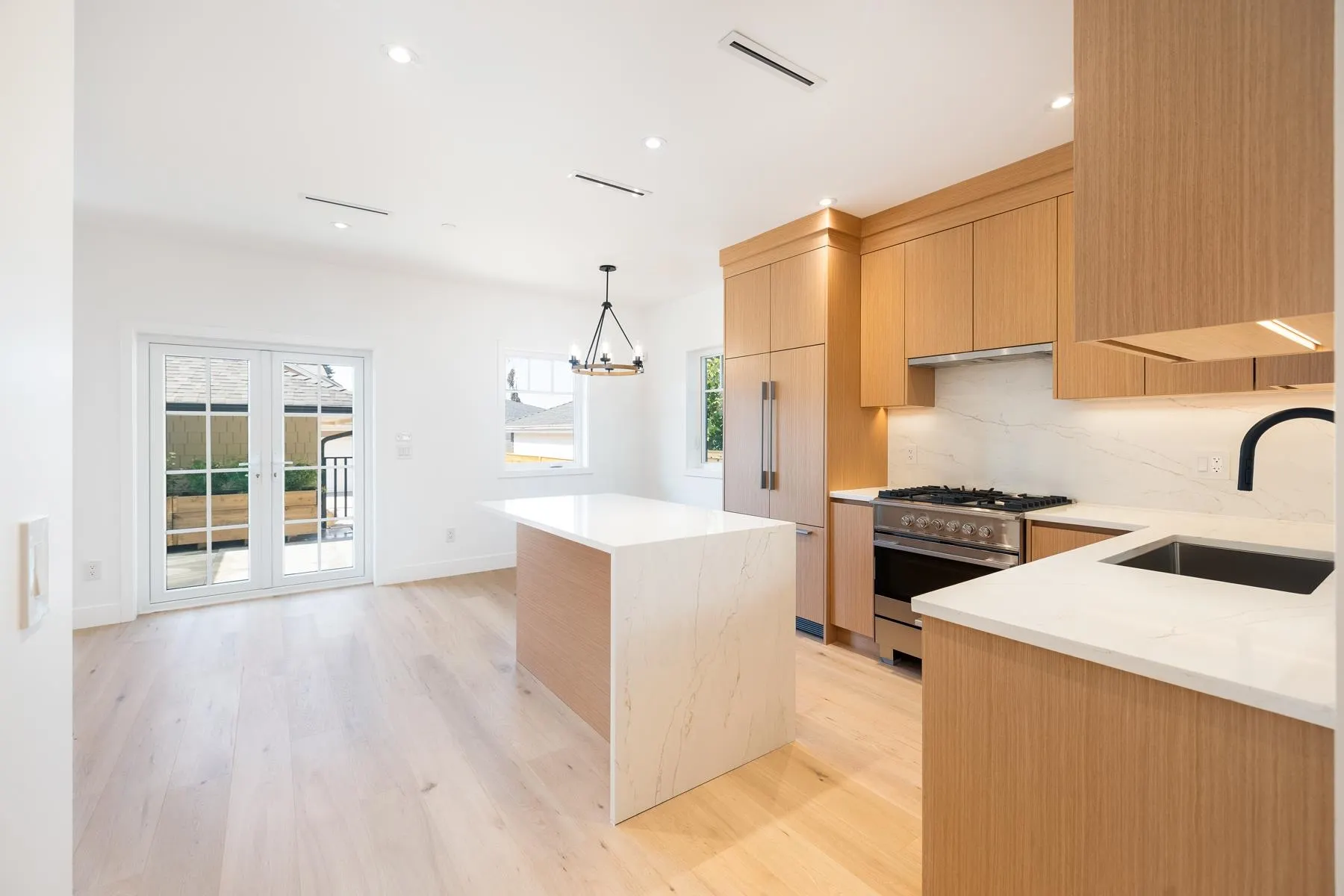261 W 6th Street