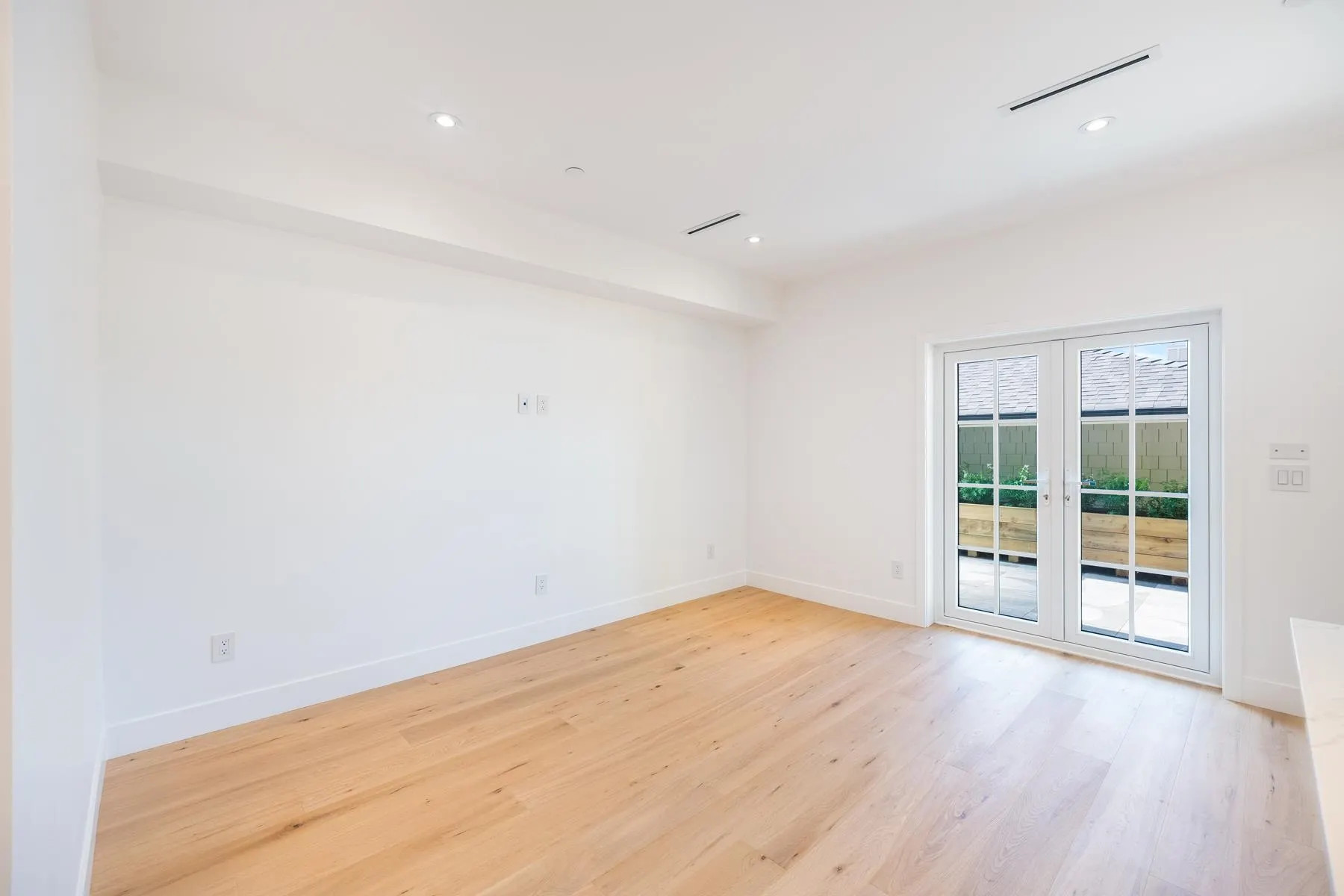 261 W 6th Street